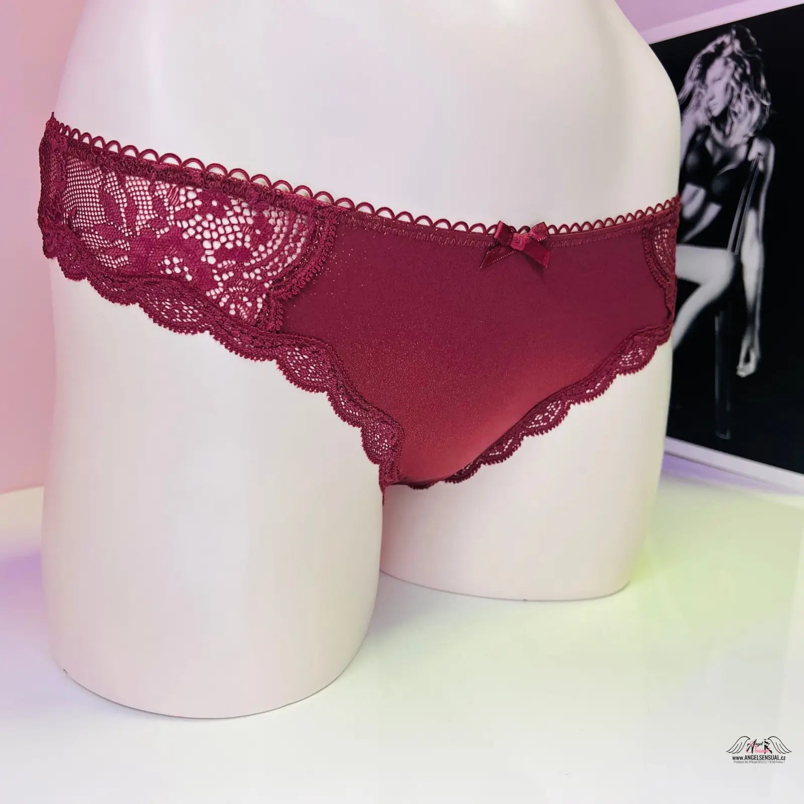 Victoria’s Secret svůdné krajkové cheekini kolekce Victoria’s Secret na burgundy lace-trim underwear
