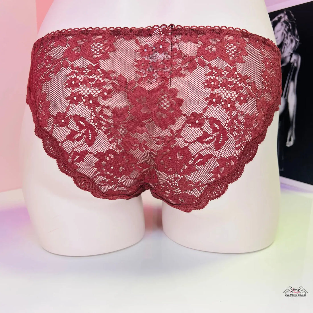 Victoria’s Secret svůdné krajkové cheekini s květinovým vzorem v kolekci Victoria’s Secret