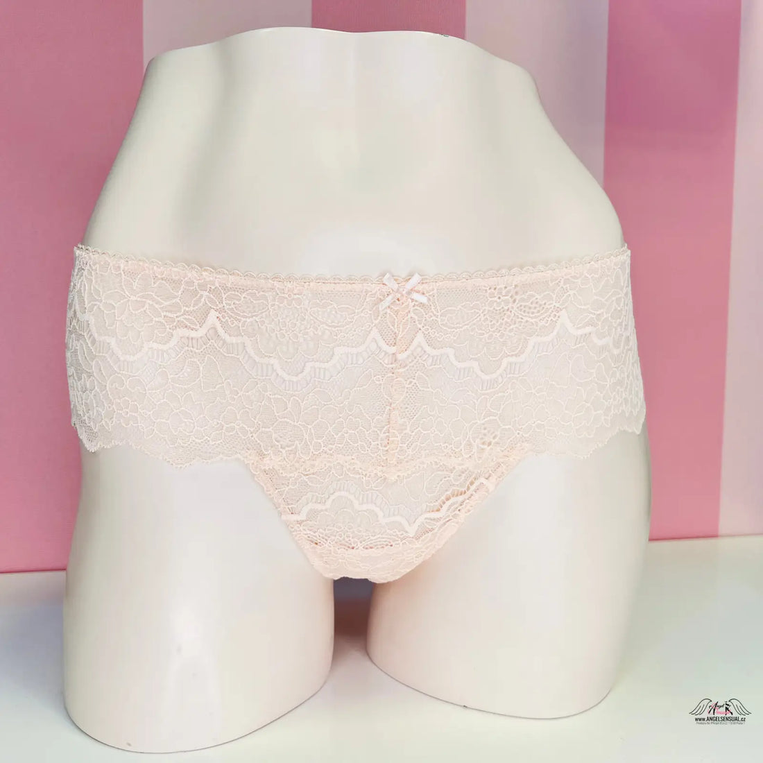 Pinké krajkové kalhotky Victoria’s Secret Krajkové na figuríně, luxusní elastické krajkové tanga