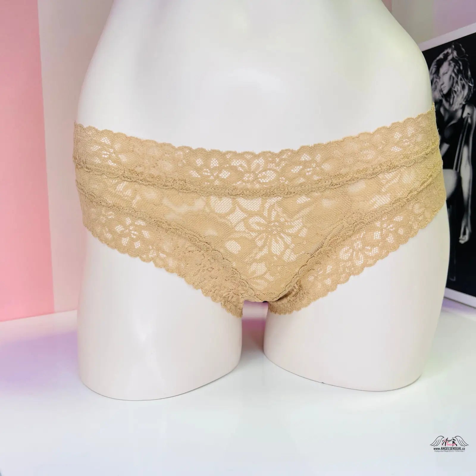 Bílá figurína s krajkovým pasem Victoria’s Secret Kalhotky Krajkové, elegantní a smyslné