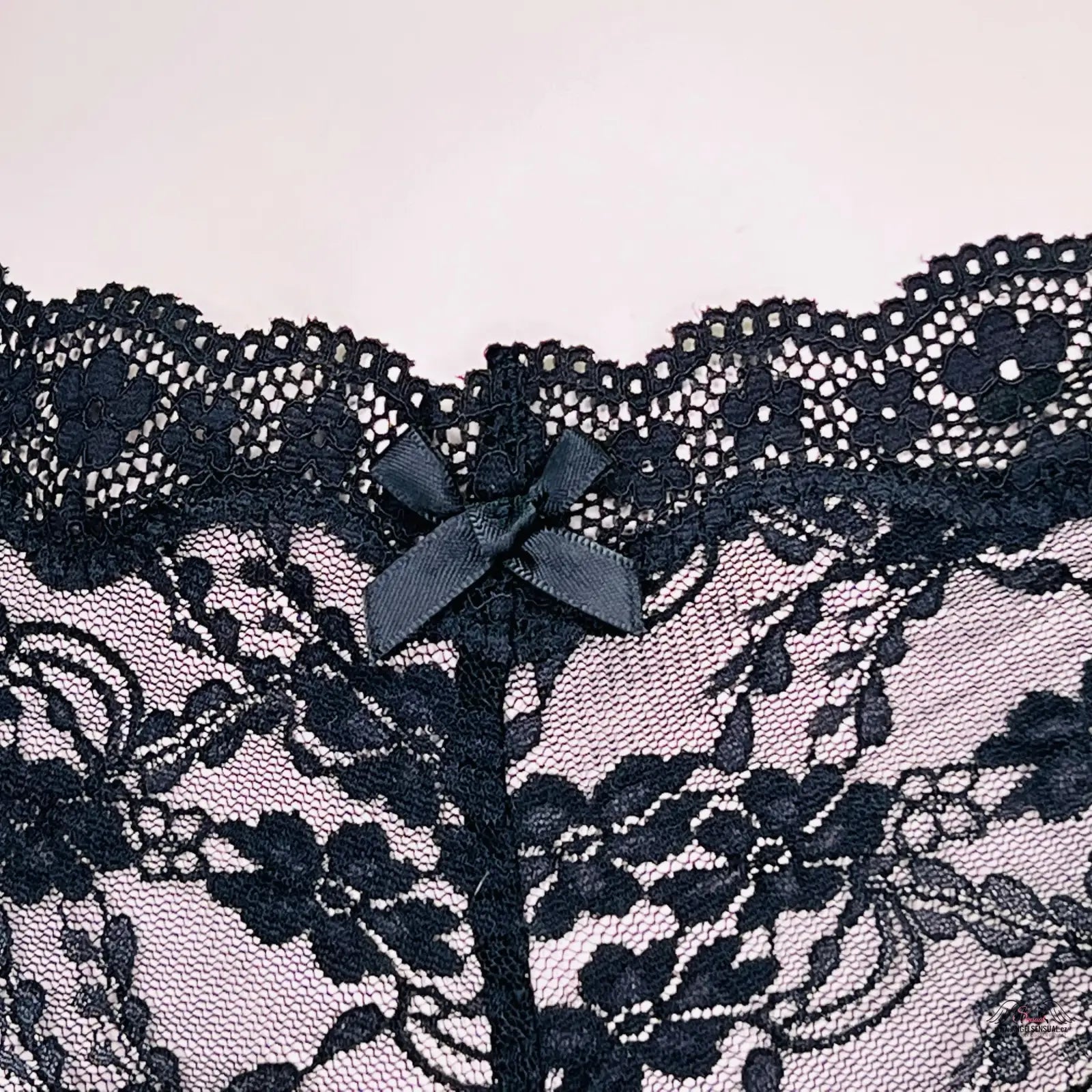 Krajkové černé kalhotky Victoria’s Secret s mašličkou, elegantní agent provocateur styl