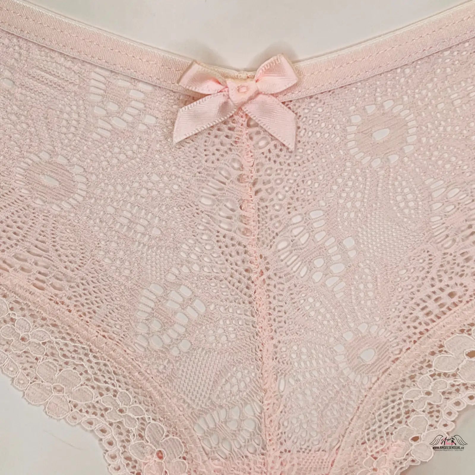 Delikátní růžové krajkové kalhotky Victoria’s Secret s mašličkou uprostřed