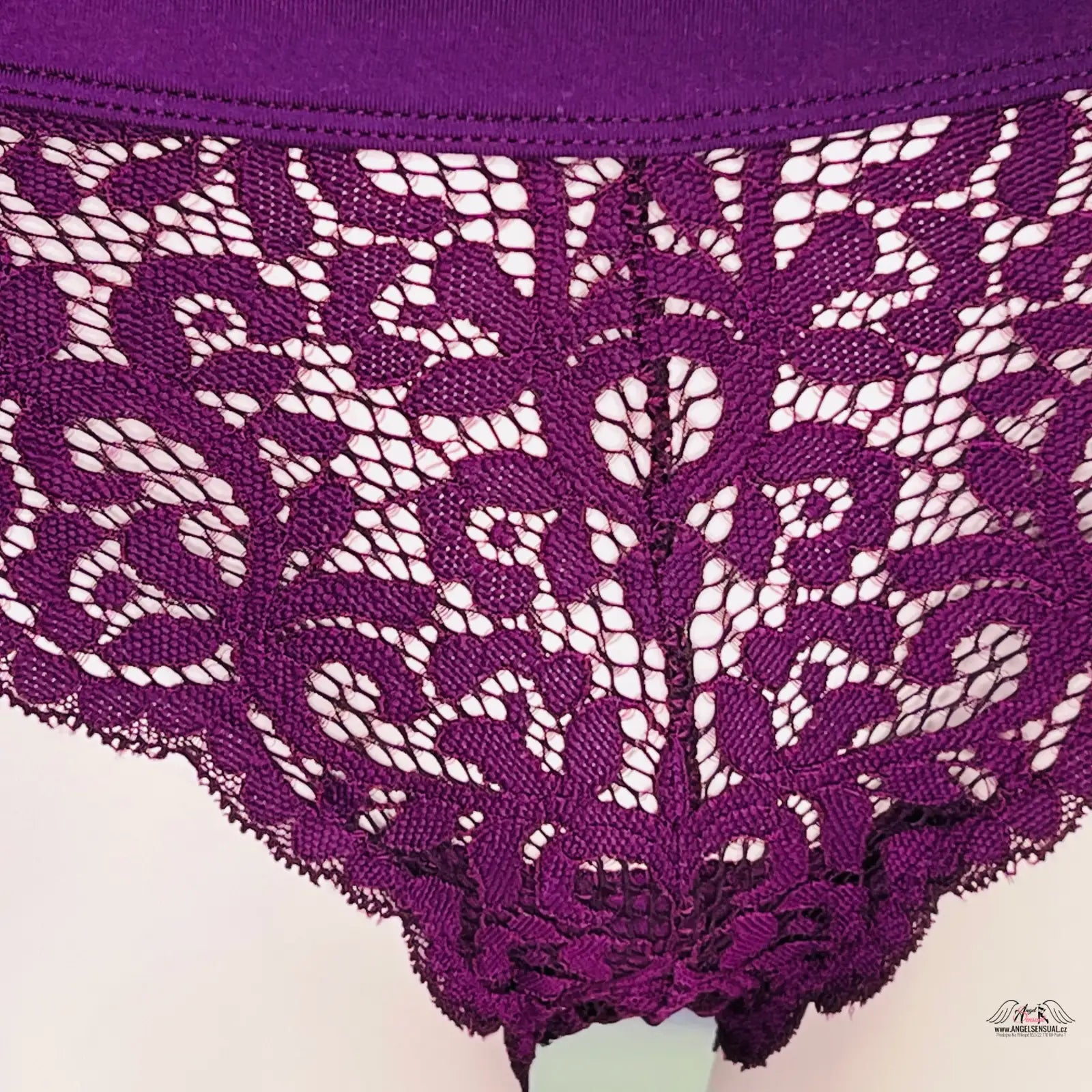 Luxusní krajkové kalhotky Victoria’s Secret s jemnou krajkou a floralní vzorem