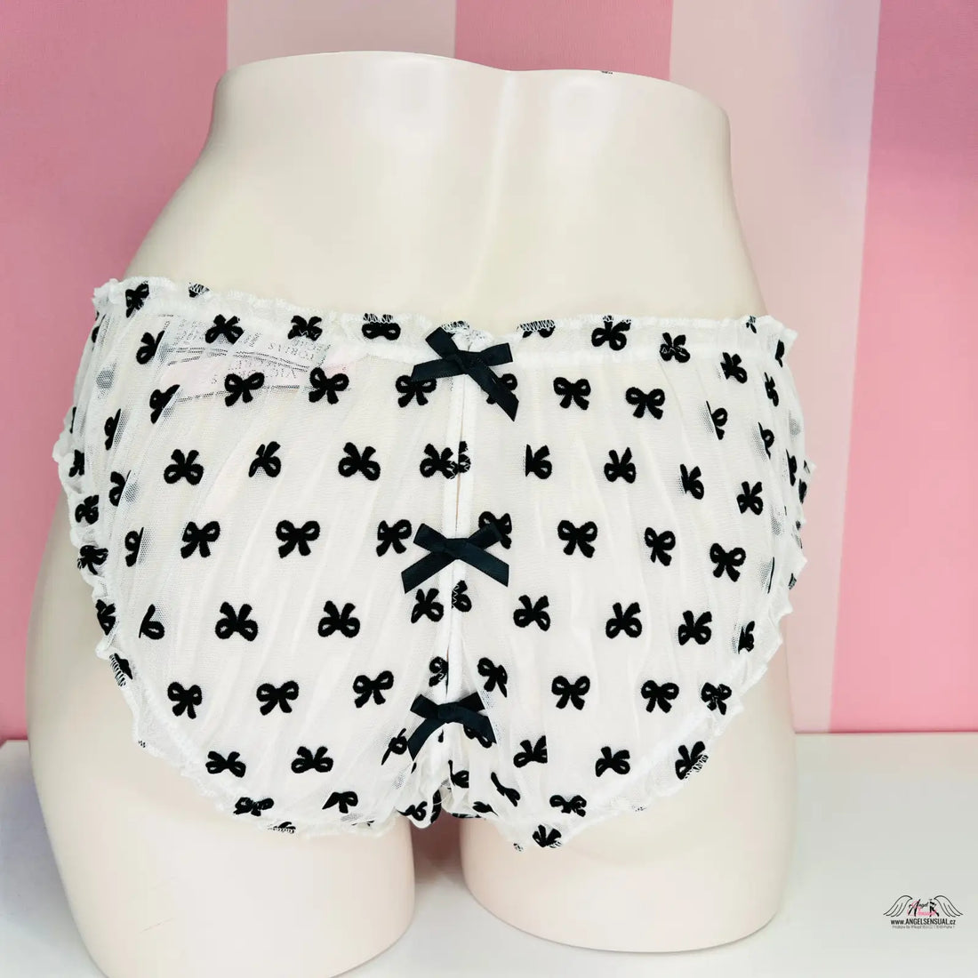 Průsvitné kalhotky Victoria’s Secret s mašličkami a otvory na zadní straně