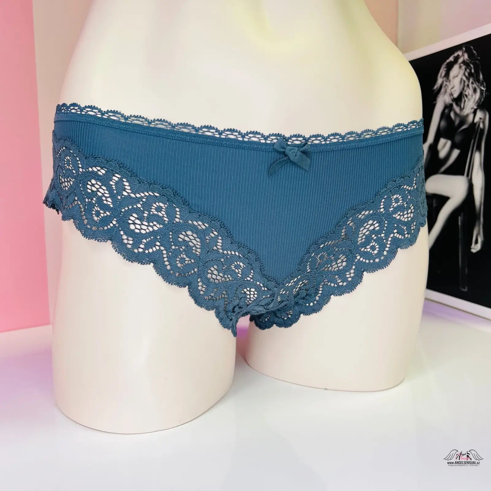 Blue velmi pohodlné kalhotky Victoria’s Secret s širokou krajkou pro každodenní nošení