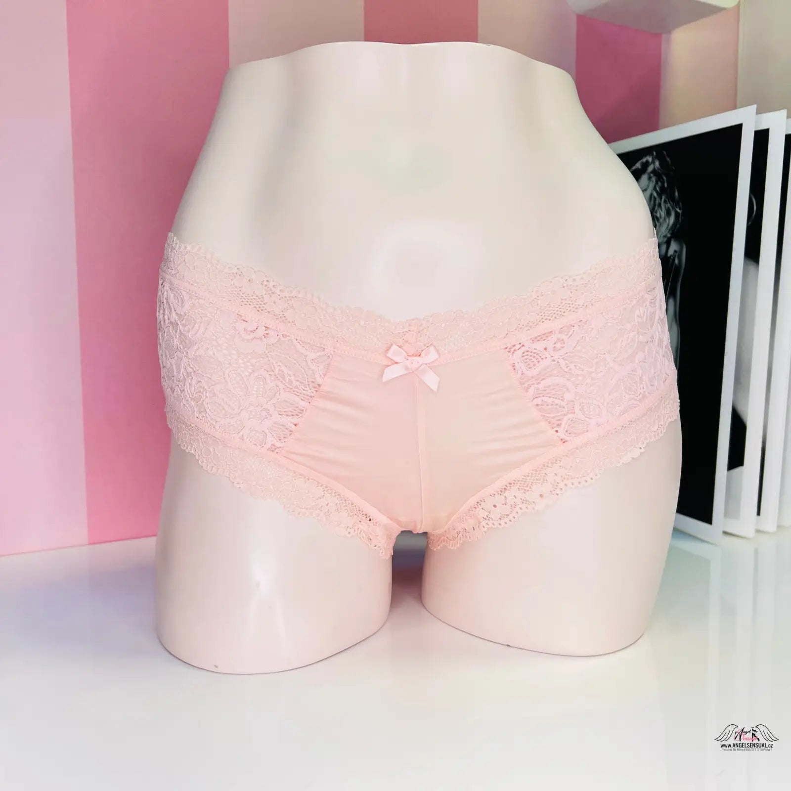 Peachové krajkové nízce střižené kalhotky Victoria’s Secret s mašličkou