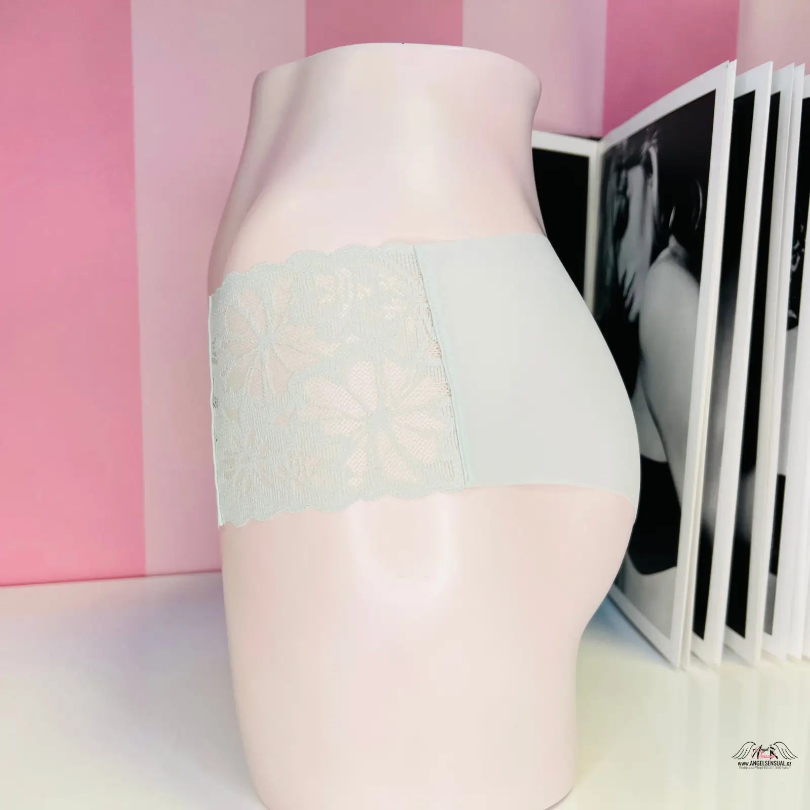 Light-colored kalhotky cheekster s krajkou, barevné kalhotky, apparel & accessories