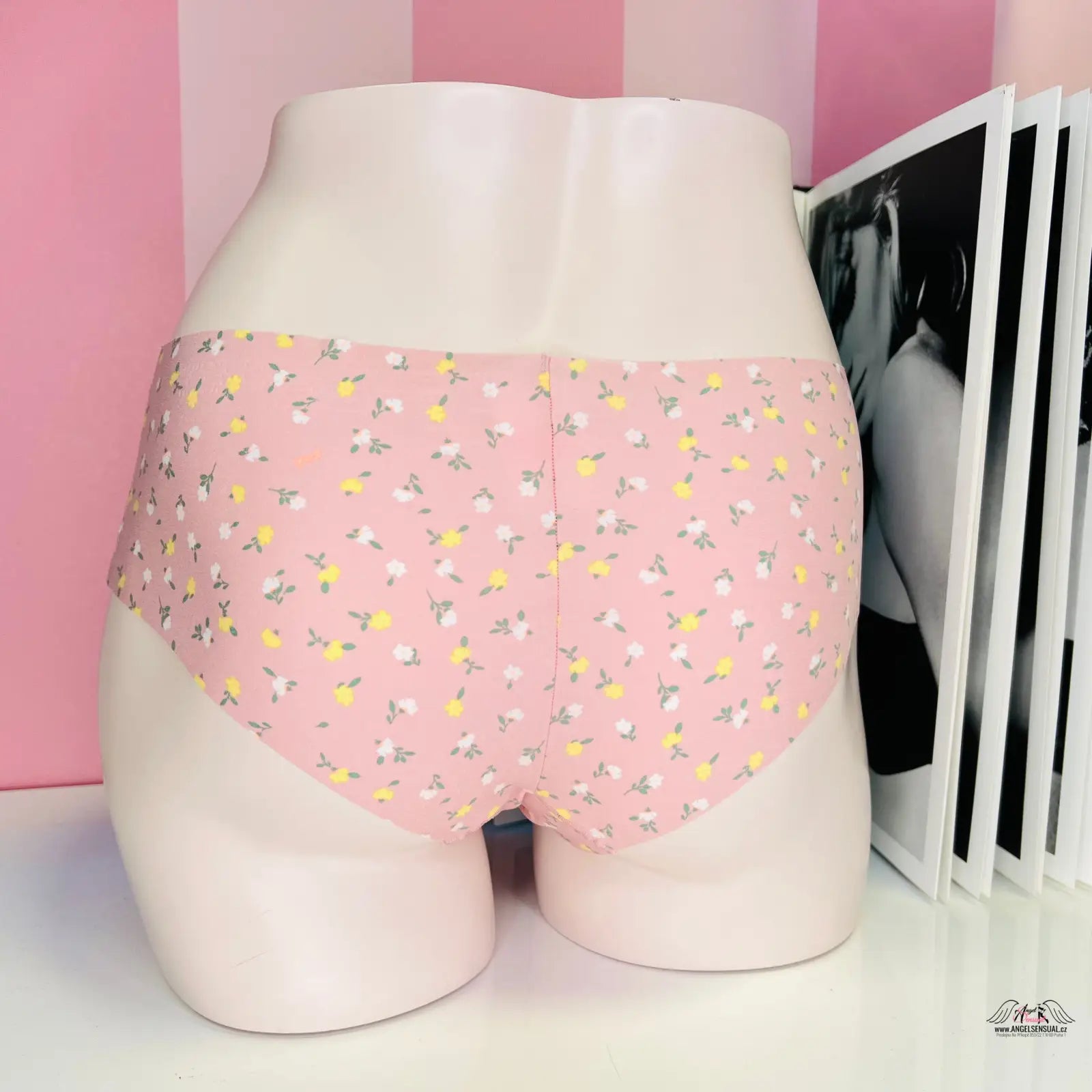 Pink floral kalhotky cheekster z kolekce Victoria’s Secret apparel & accessories