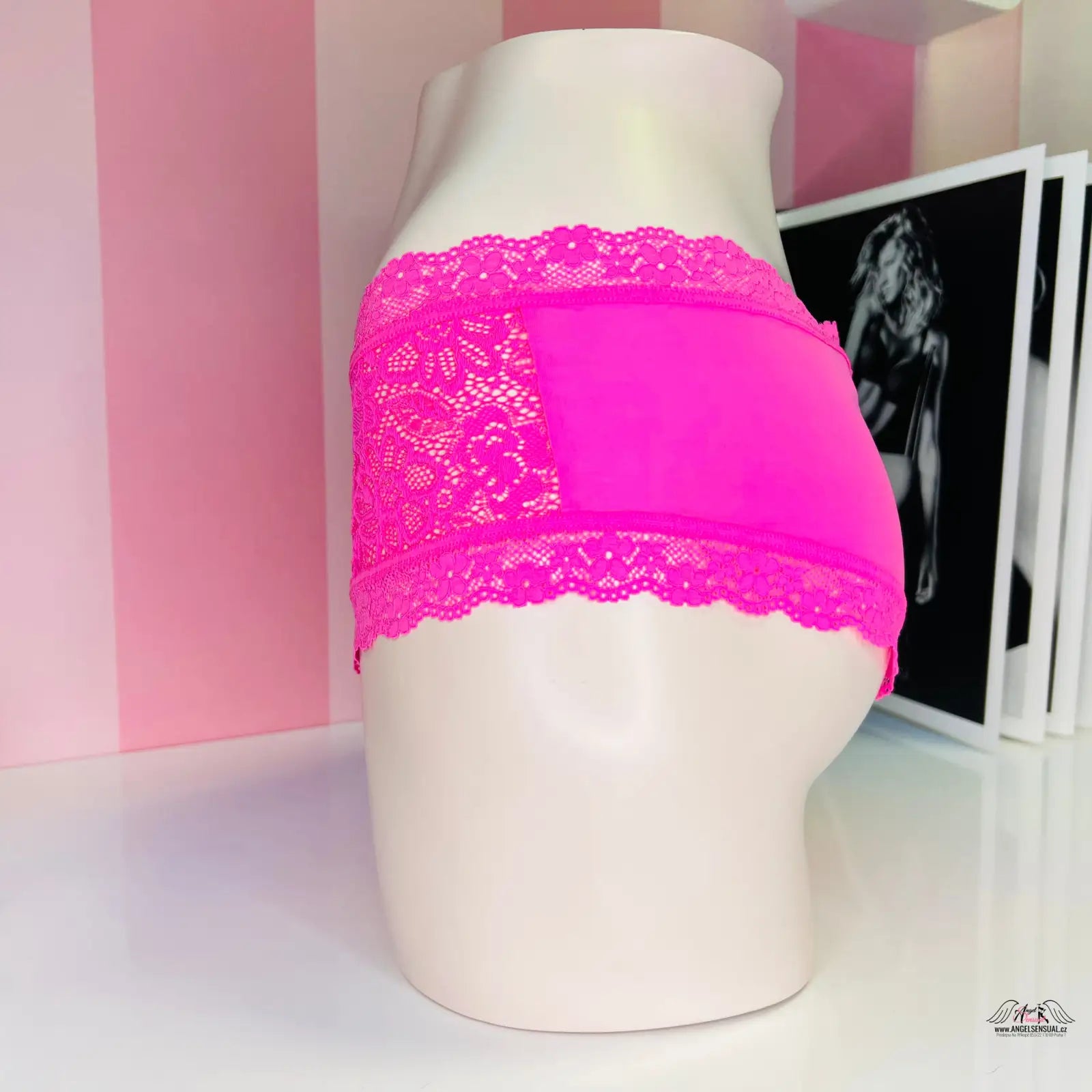 Hot pink nízce střižené kalhotky Victoria’s Secret s krajkou a mašličkou