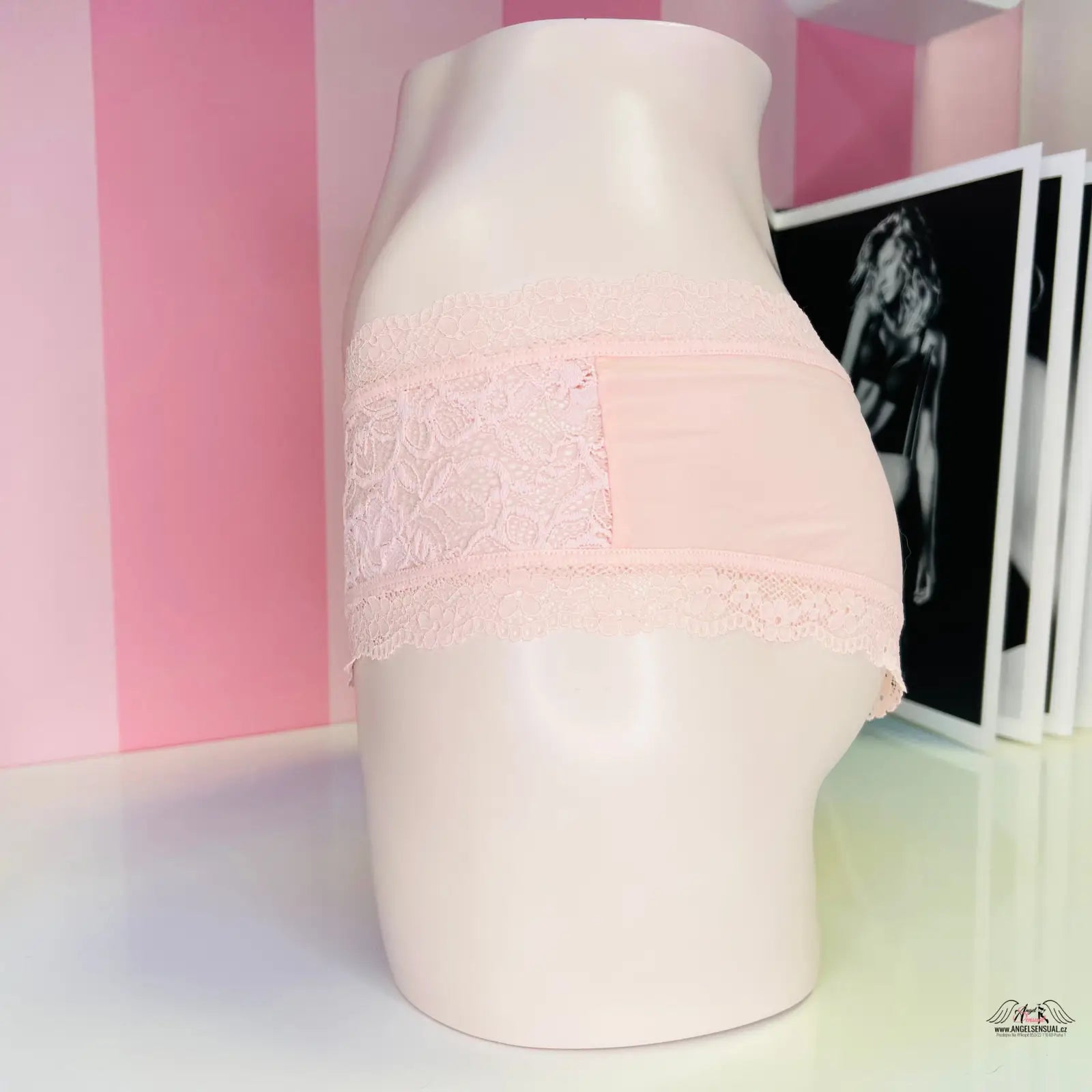 Pink lace-trimmed nízce střižené kalhotky Victoria’s Secret s mašličkou