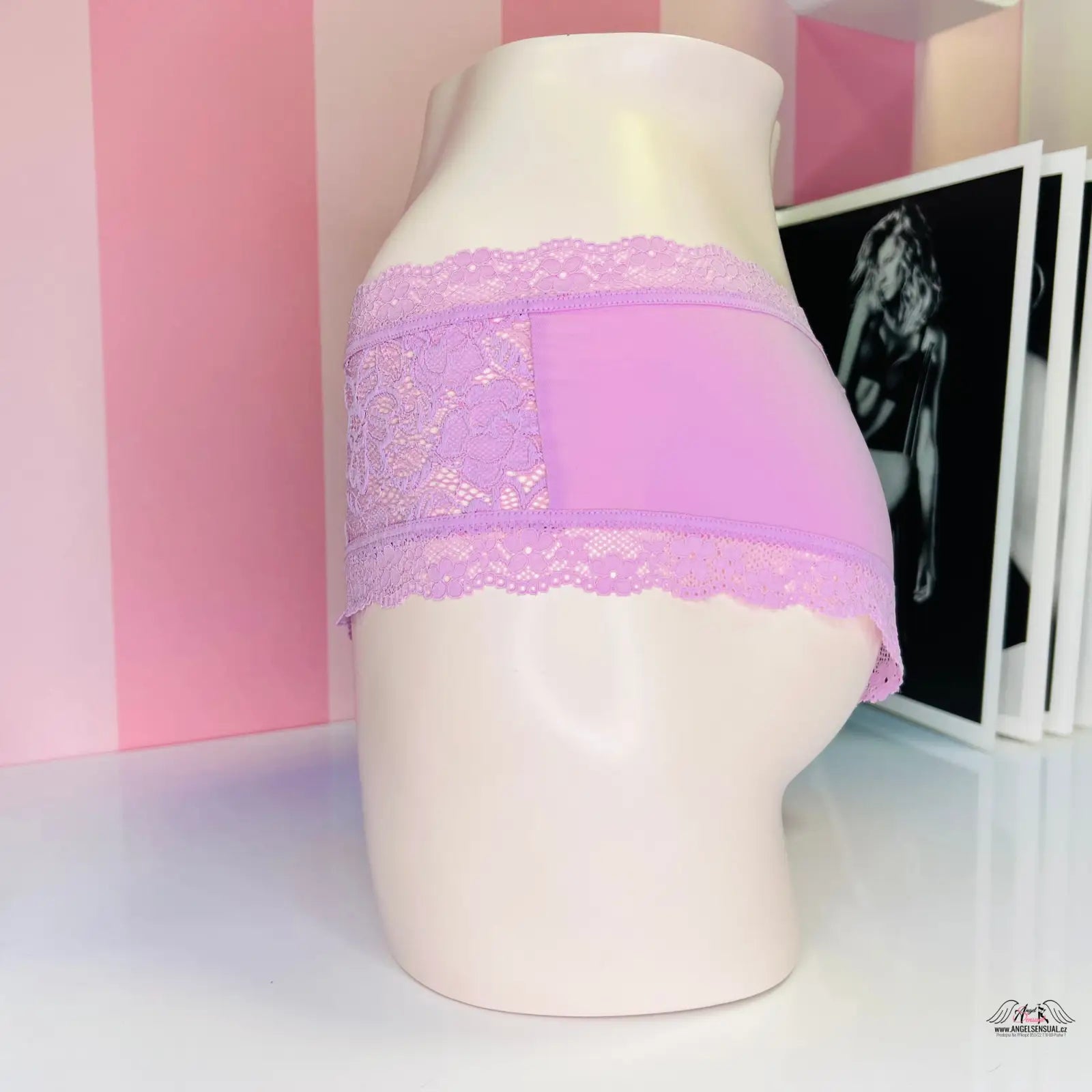 Lavender lace-trimmed nízce střižené kalhotky Victoria’s Secret s mašličkou