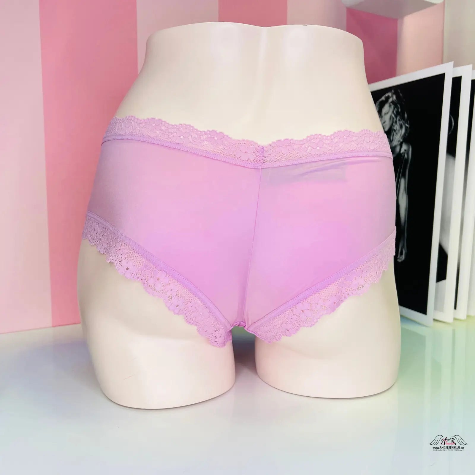 Lavender nízce střižené kalhotky Victoria’s Secret s krajkou a mašličkou