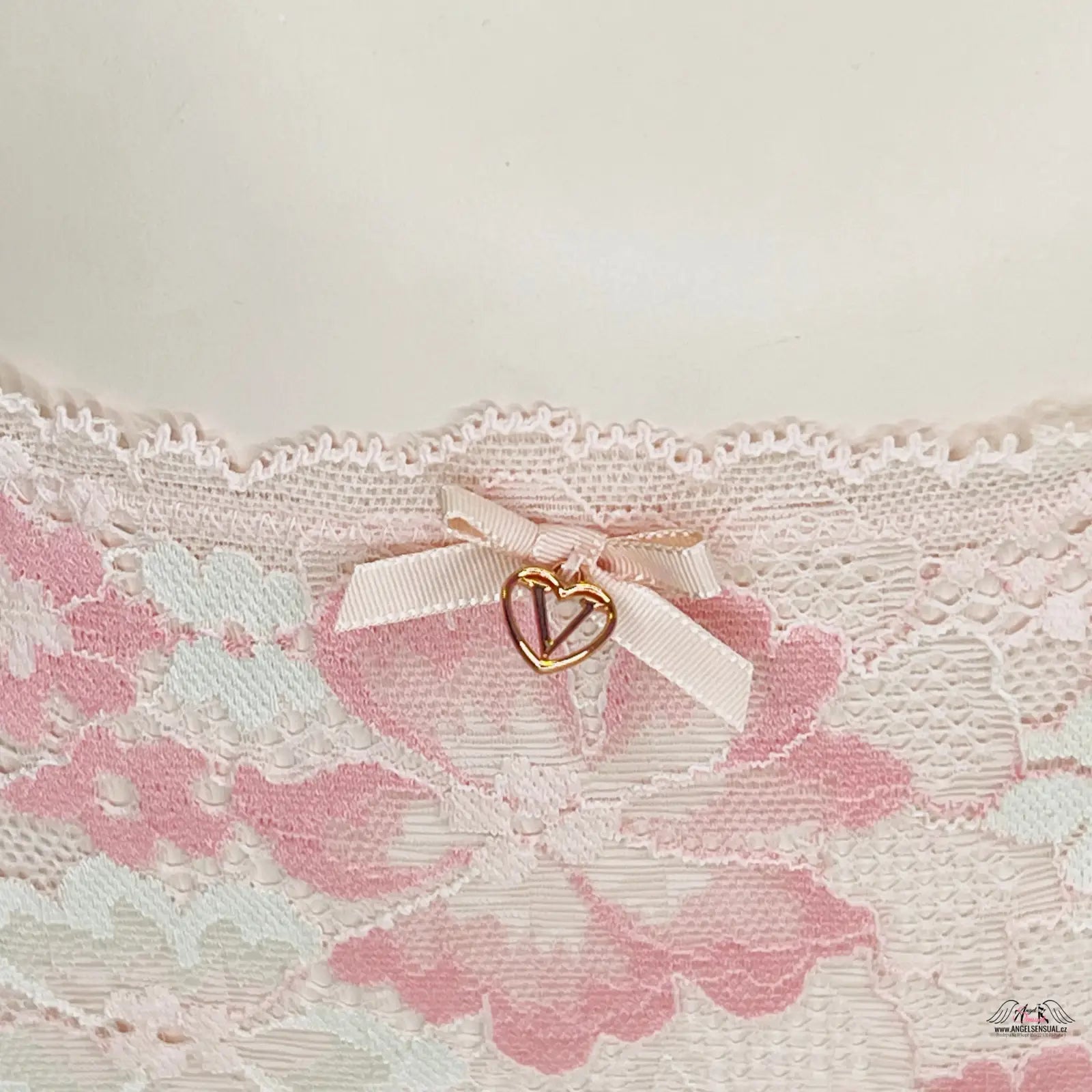 Luxusní jemné kalhotky Victoria’s Secret s elastickou krajkou a srdíčkem