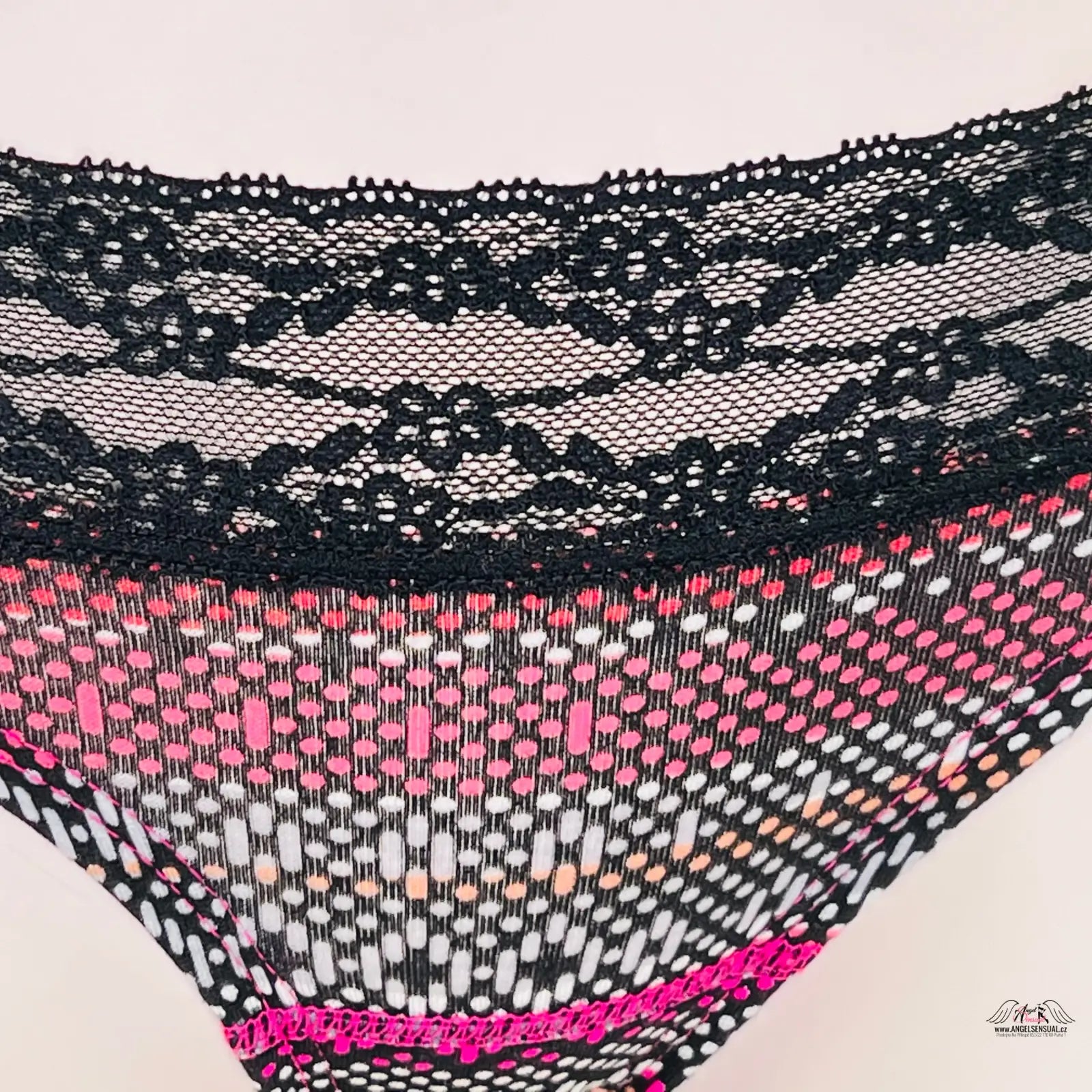 Okouzlující bavlněné kalhotky s krajkou a květinovým vzorem od Victoria’s Secret