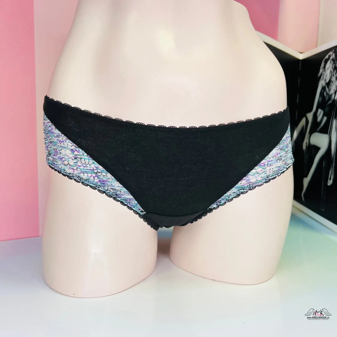 Black and floral lace kalhotky Victoria’s Secret s krajkou, příjemné bavlněné