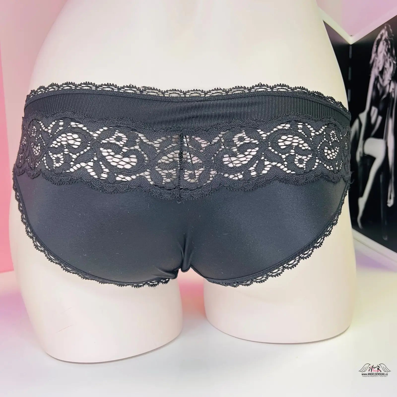 Černé krajkové bikiny kalhotky Victoria’s Secret s elegantními krajkovými detaily