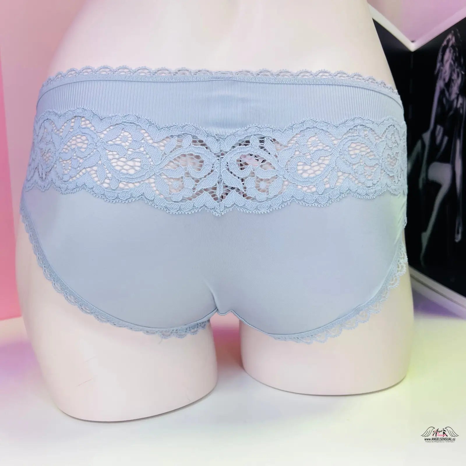 Ženské krajkové bikiny kalhotky s krajkovými detaily na spodním lemu