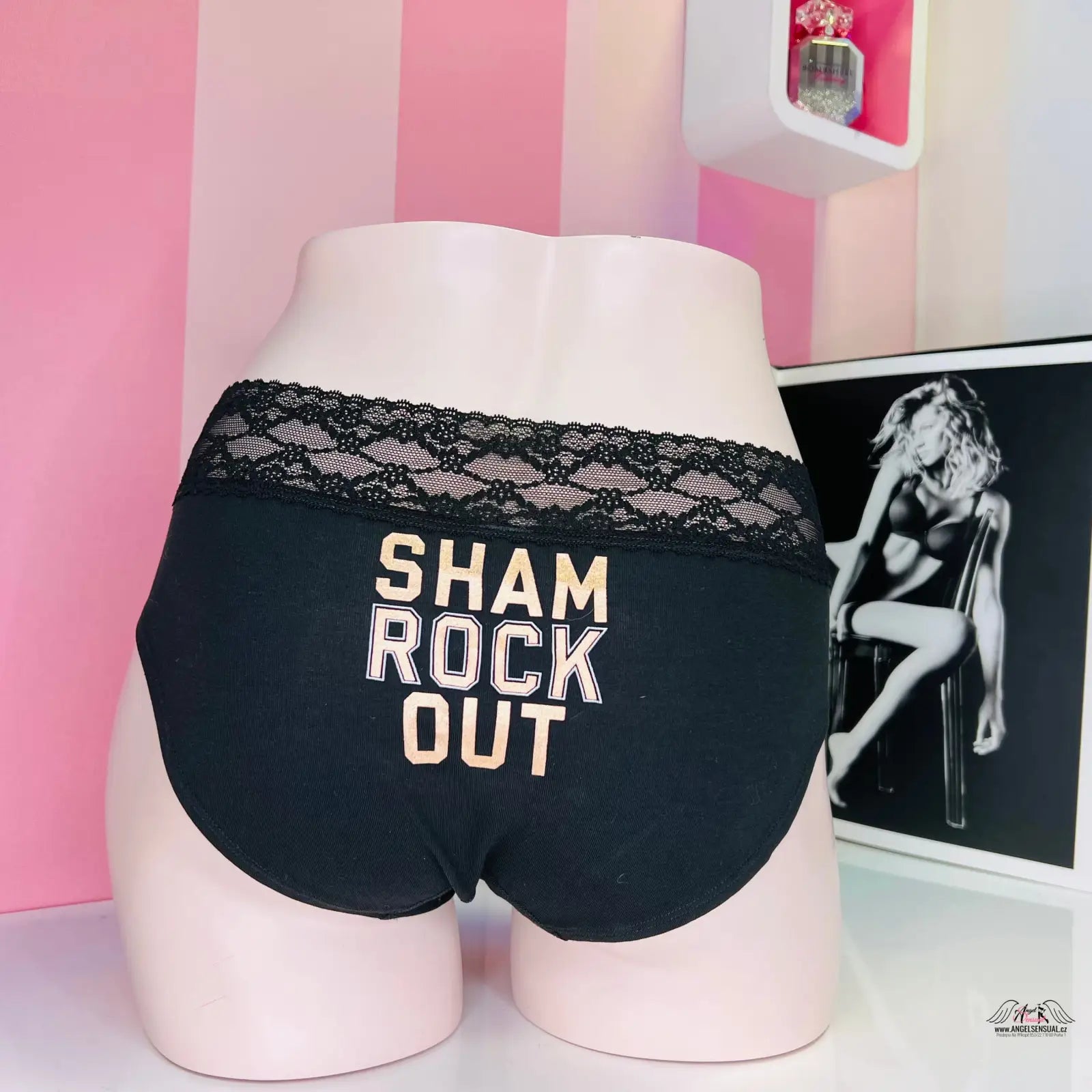 Sexy Černé kalhotky Victoria’s Secret s krajkou a nápisem, provocateur zezadu