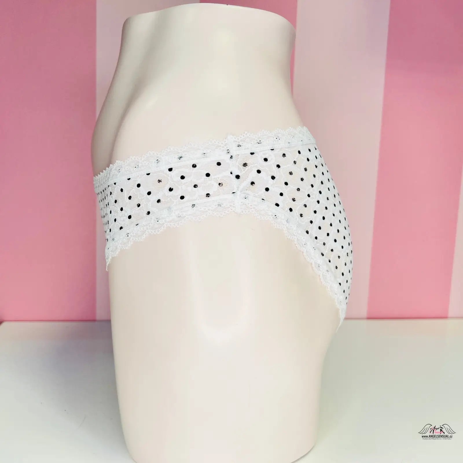 Váza s krajkovými kalhotkami zdobenými hravými puntíky na produkt Victoria’s Secret Kalhotky s Puntíky