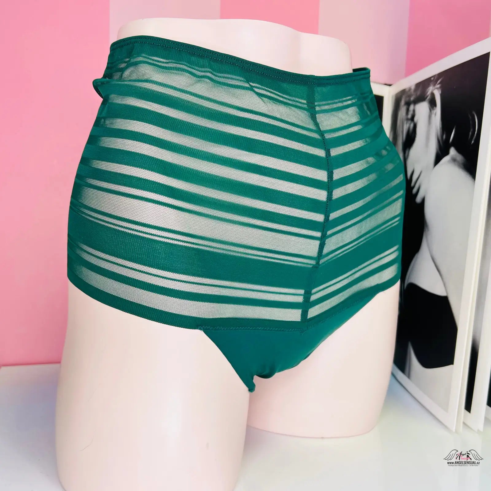 Luxusní lehce průsvitná tanga Victoria’s Secret s vysokým pasem a černobílým vzorem