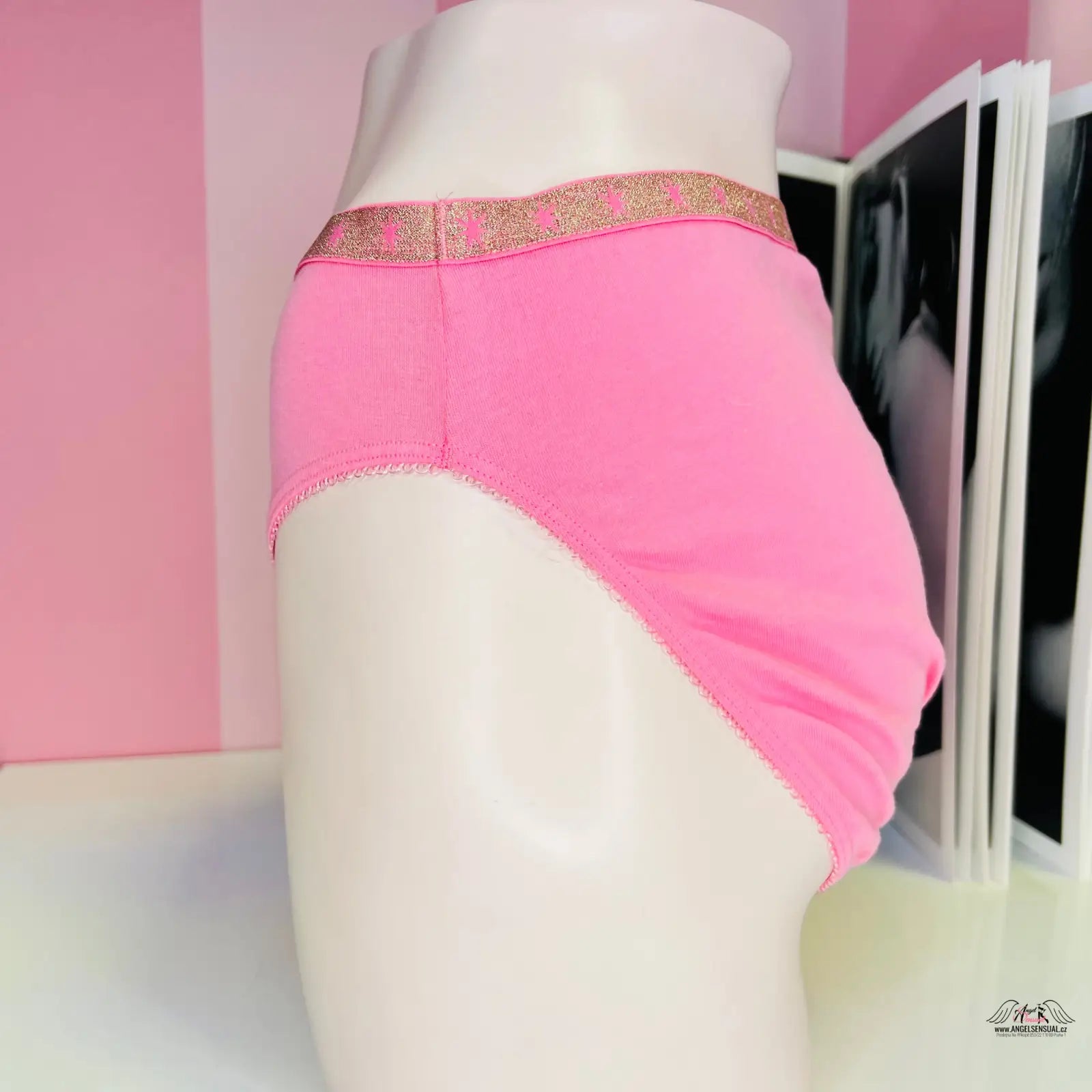Pinkové kalhotky s vysokým pasem a třpytivým elastickým páskem od Victoria’s Secret