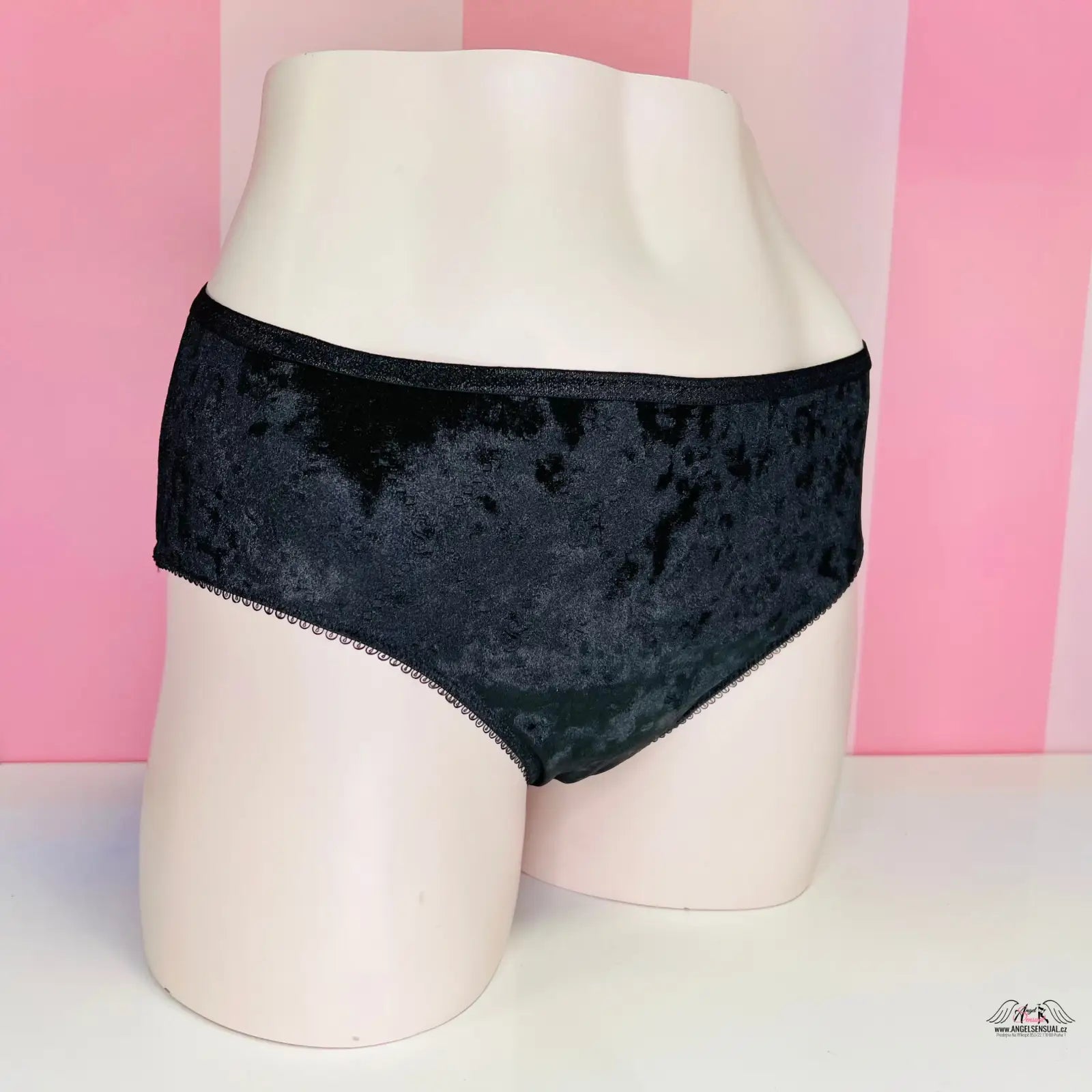 Black velvet semišové kalhotky lehce vyššího střihu z kolekce Victoria’s Secret Kalhotky Semišové