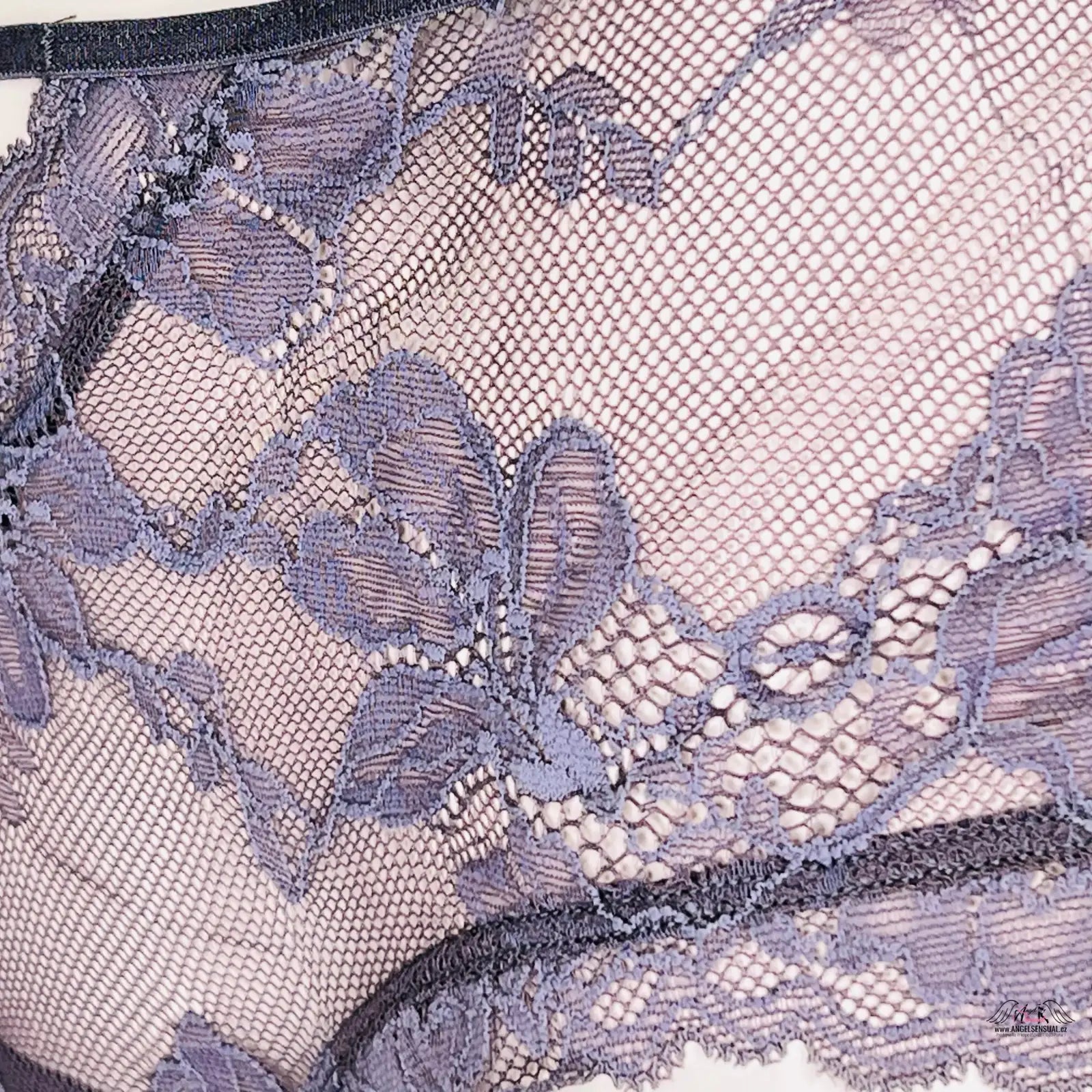 Delikátní elastické krajkové kalhotky Victoria’s Secret s fialovým květinovým krajkovým vzorem