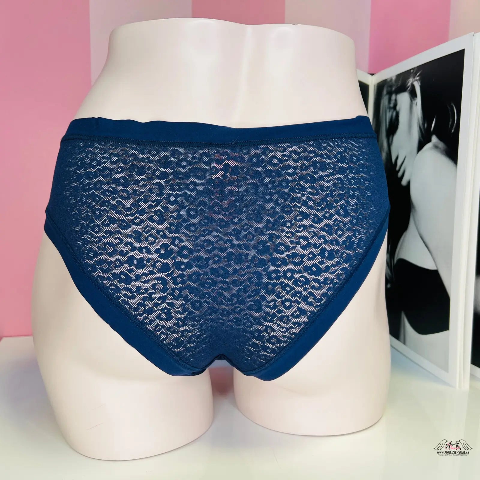 Navy blue síťované kalhotky Victoria’s Secret Kalhotky Síťované s gepardím vzorem a zlatým nápisem