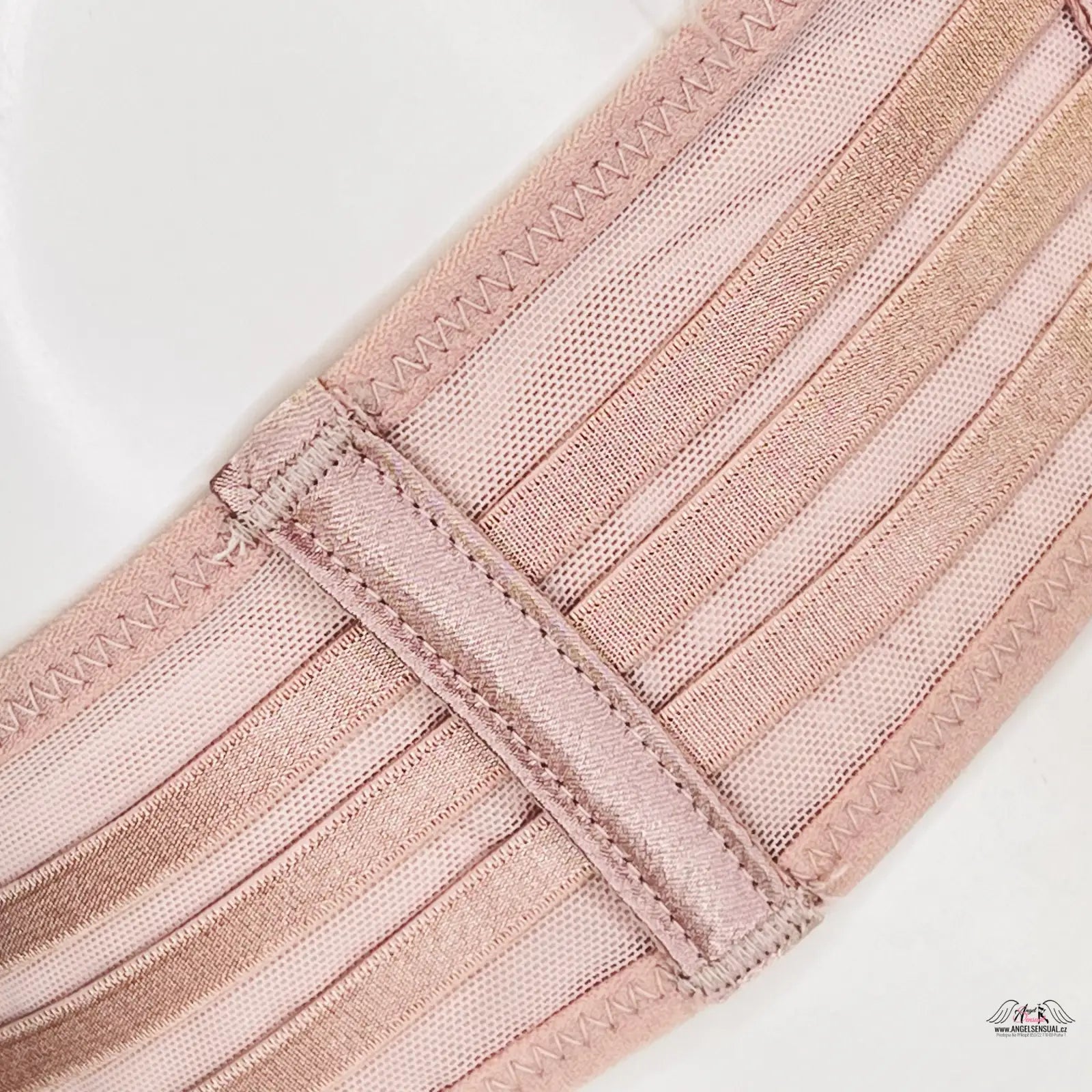 Nude elastický popruh s rovnoběžným žebrováním na pohodlné síťované kalhotky Victoria’s Secret
