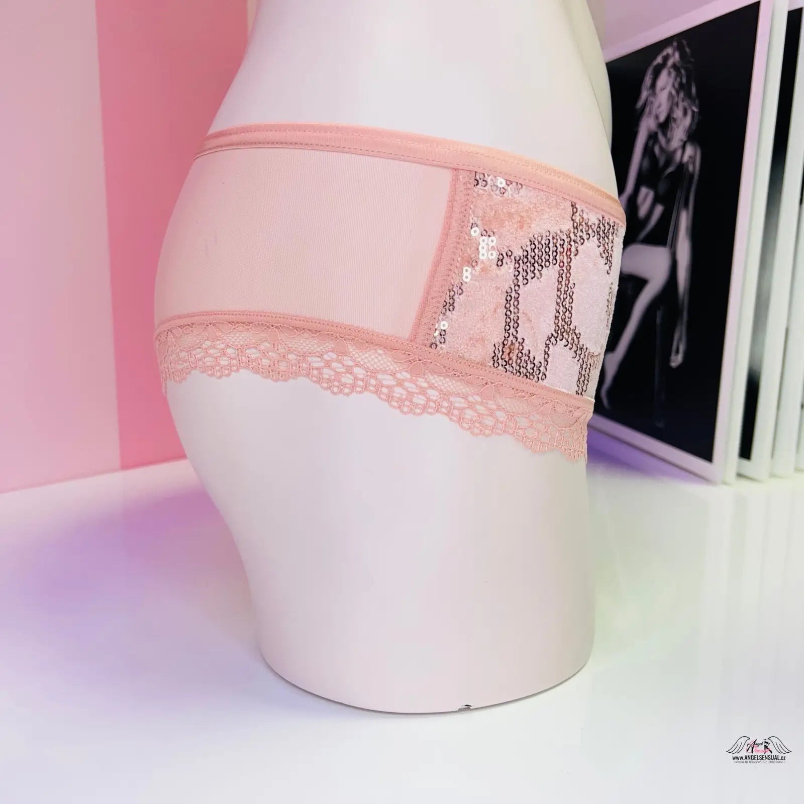 Victoria’s Secret velmi svůdné síťované kalhotky s flitry v kolekci Very Sexy