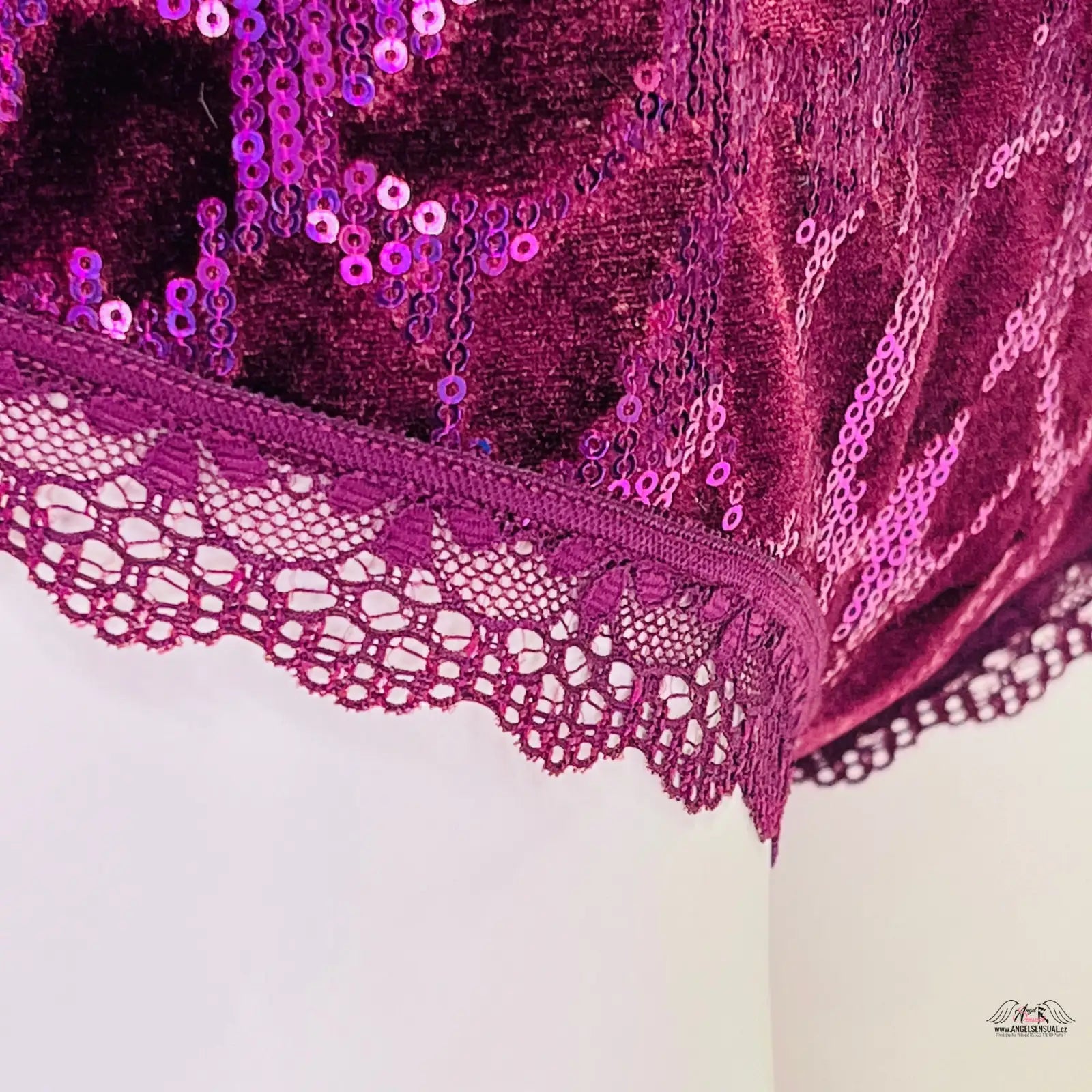 Victoria’s Secret kolekce Very Sexy, velmi svůdné síťované kalhotky s flitry a krajkou