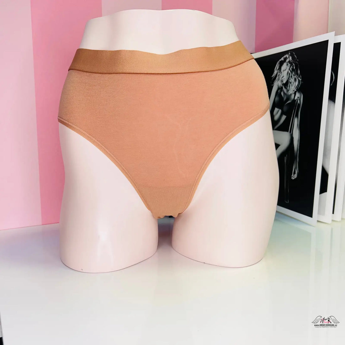 Manekýn spodní část tělové kalhotky s vyšším pasem a gumou kolem pasu