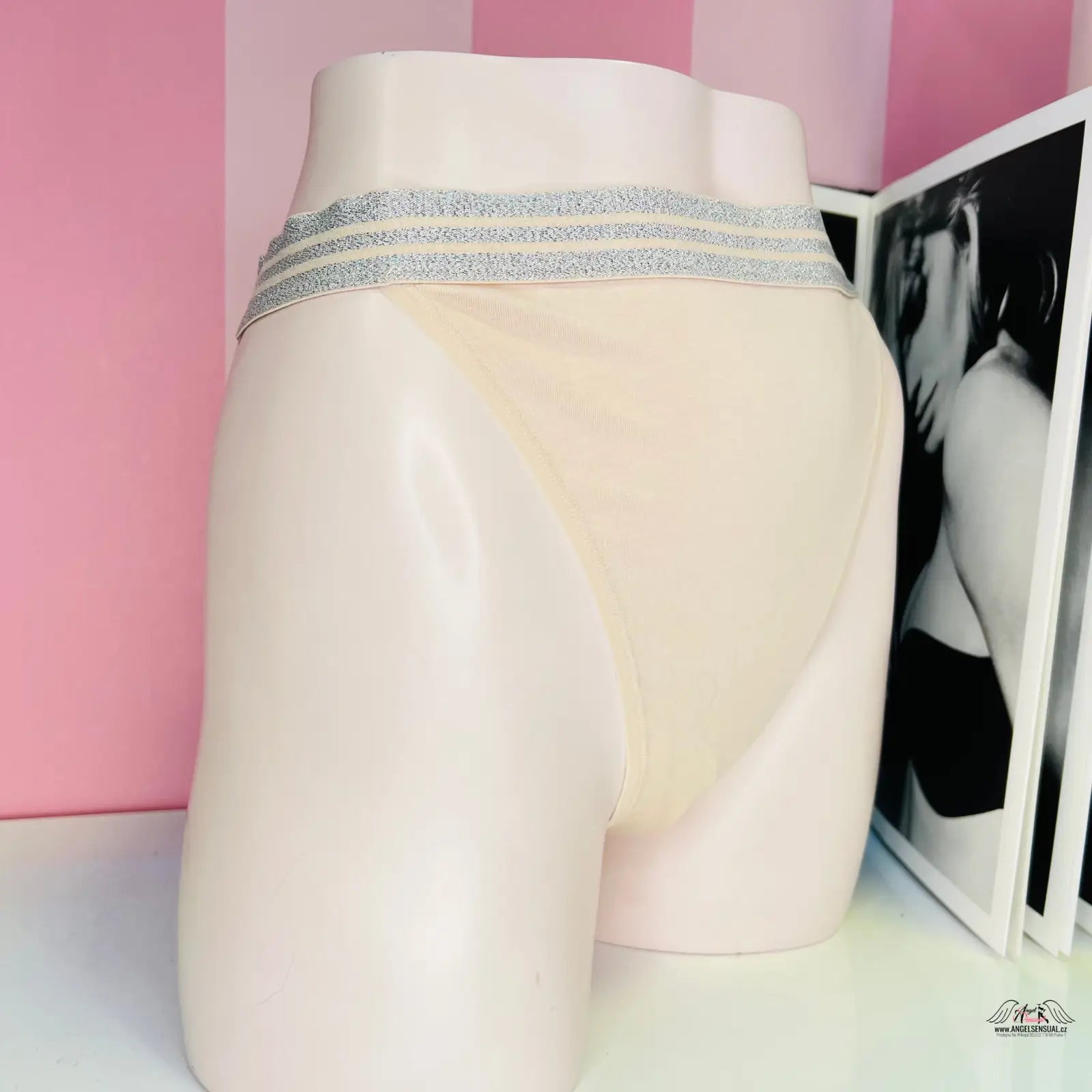 Bílý manekýn s stříbrným pruhem na produktu Victoria’s Secret Kalhotky Vyšší Pas Více Barev