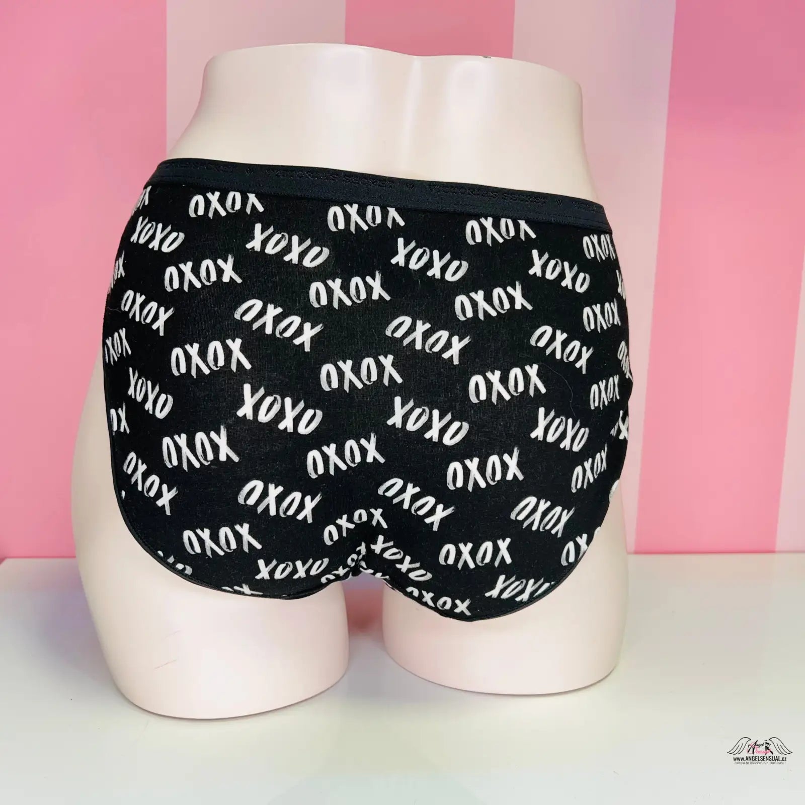 Stylové černé bikiny Victoria’s Secret Kalhotky Xoxo s mírně vyšším pasem, bavlněným materiálem