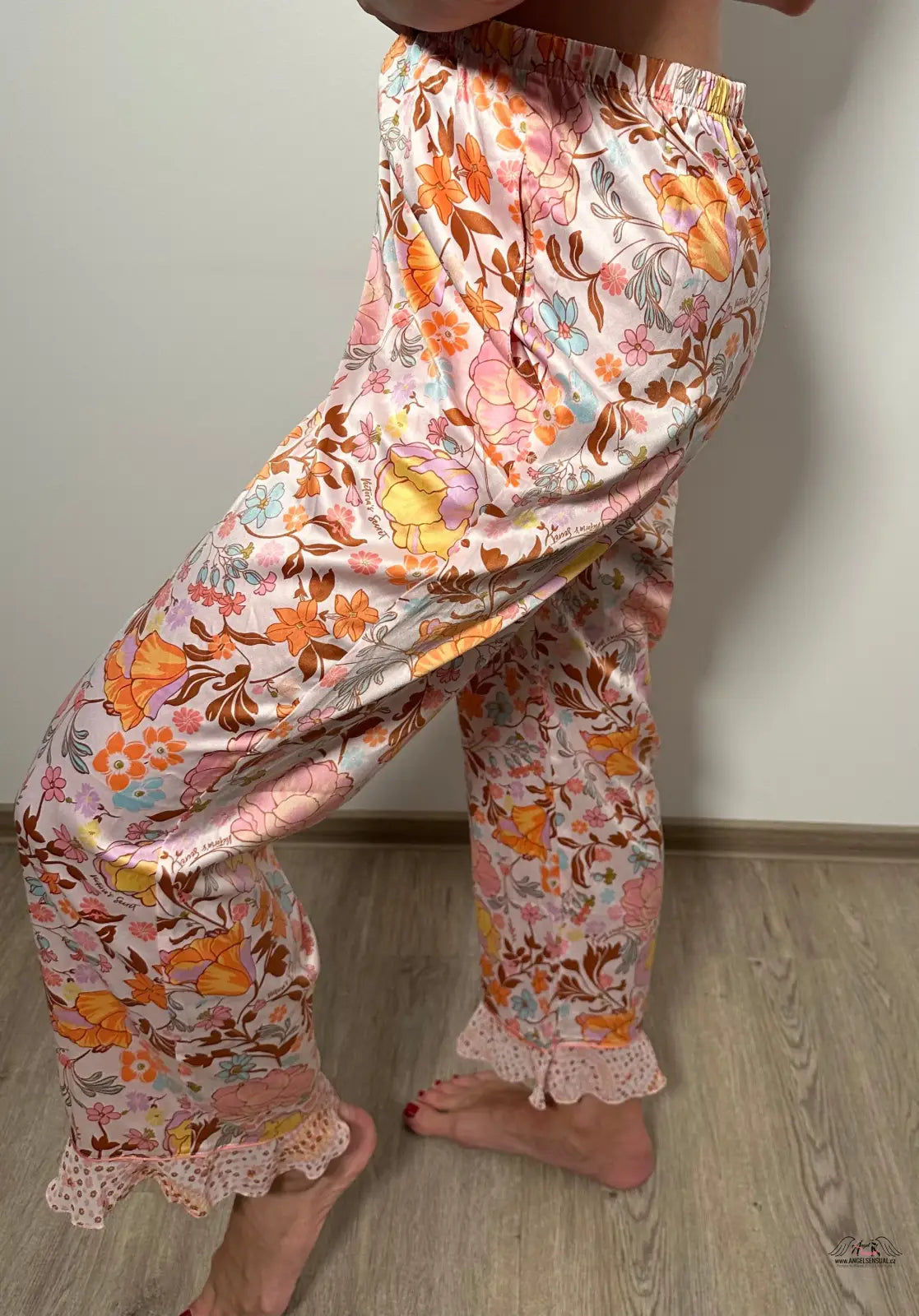 Floral print satin pajama pants with lace trim at ankles, Victoria’s Secret Kalhoty Satin Floral