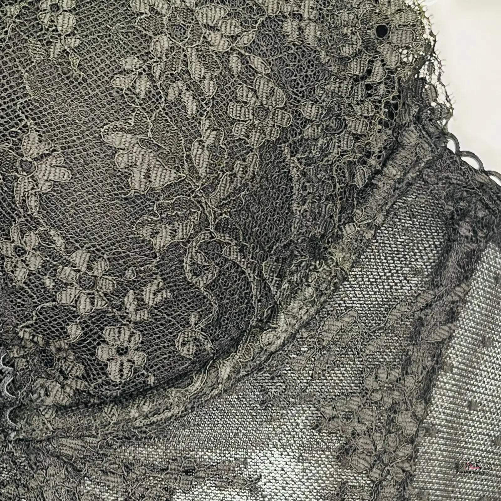 Black lace celokrajkový korzet with black and white pattern and nastavitelné popruhy
