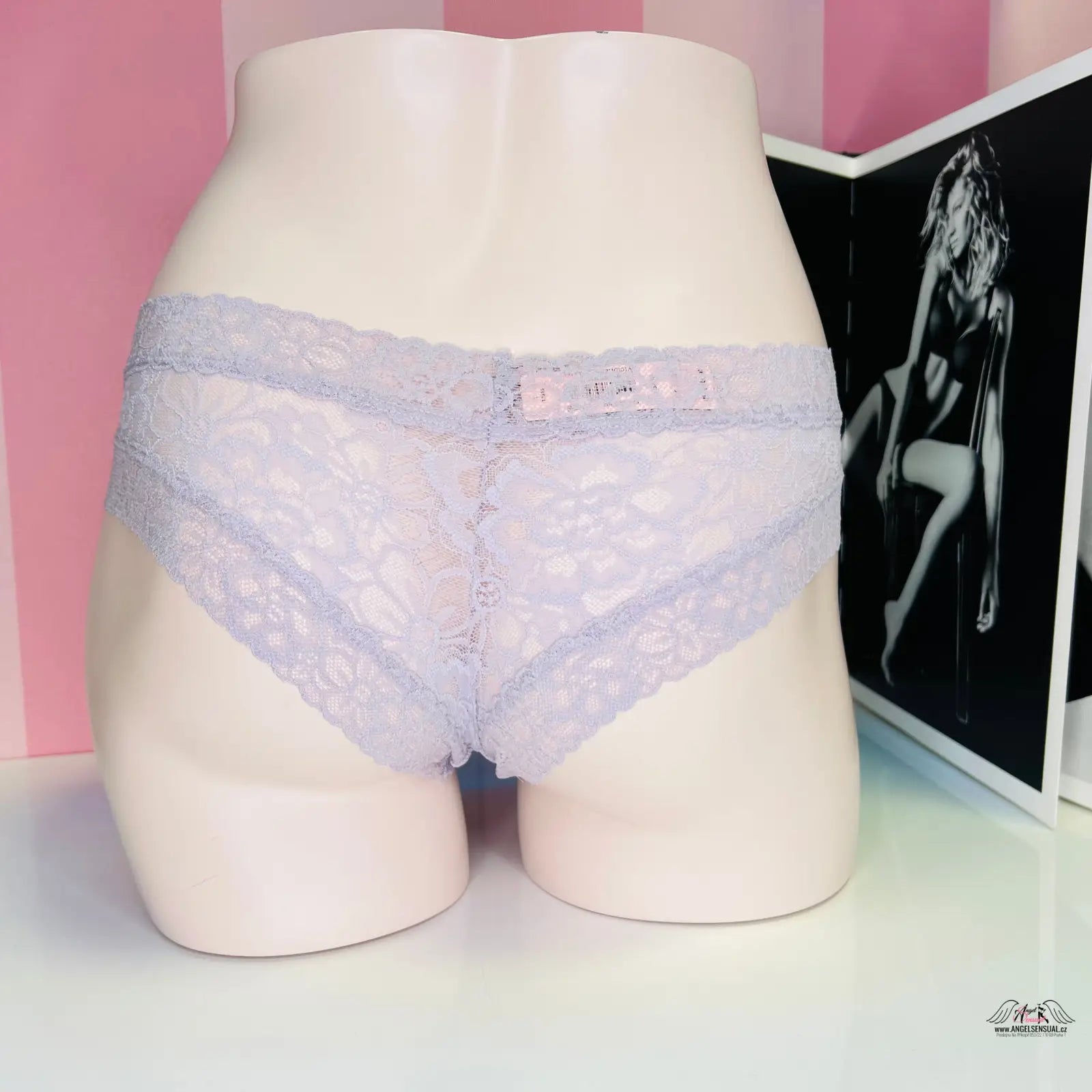 Manekýn spodní část těla v luxusní krajkové Brazilky Victoria’s Secret Krajkové Brazilky