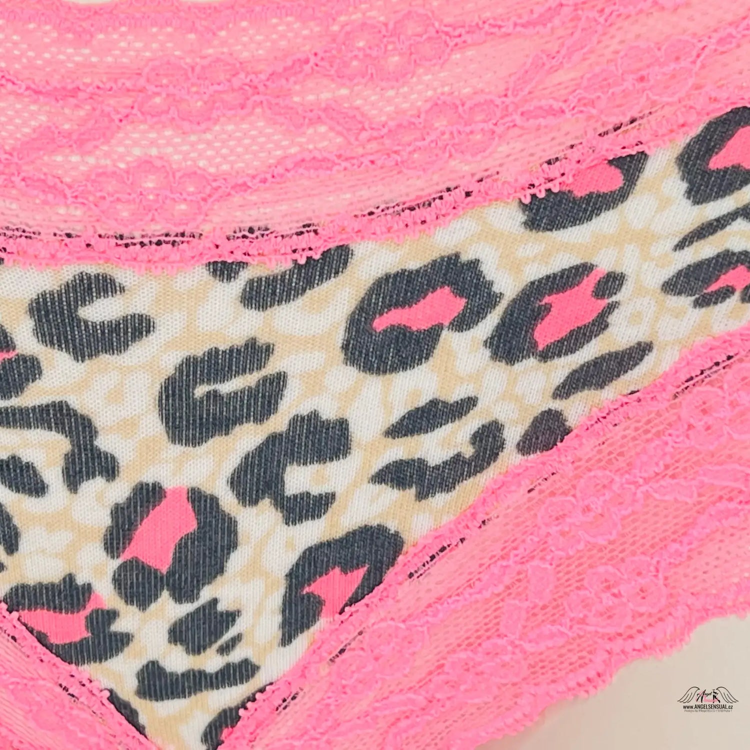 Victoria’s Secret krajkové kalhotky s leopardím vzorem a růžovým krajkovým lemem