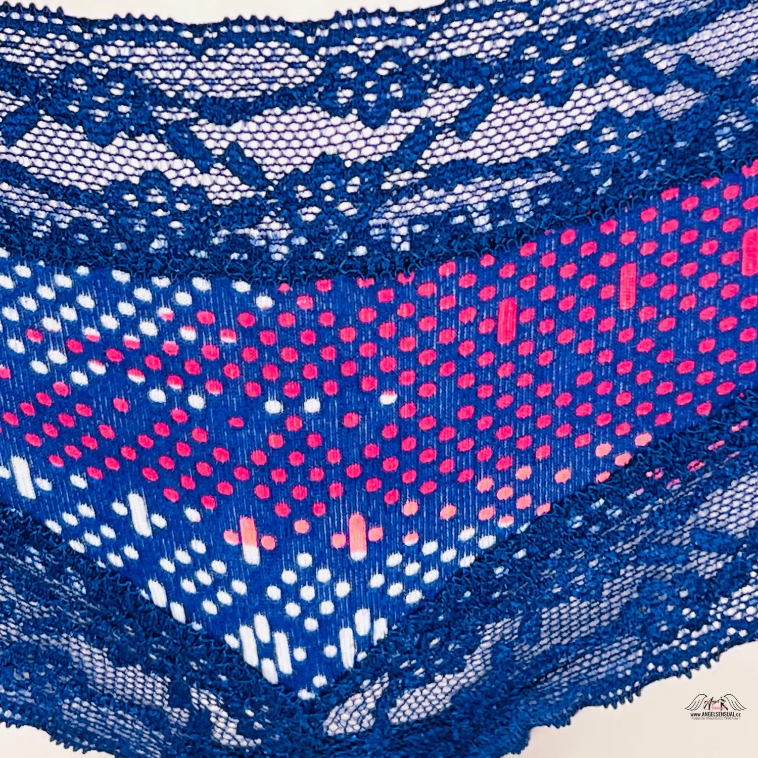 Victoria’s Secret krajkové kalhotky s puntíky a modrým krajkovým lemem, spodní prádlo