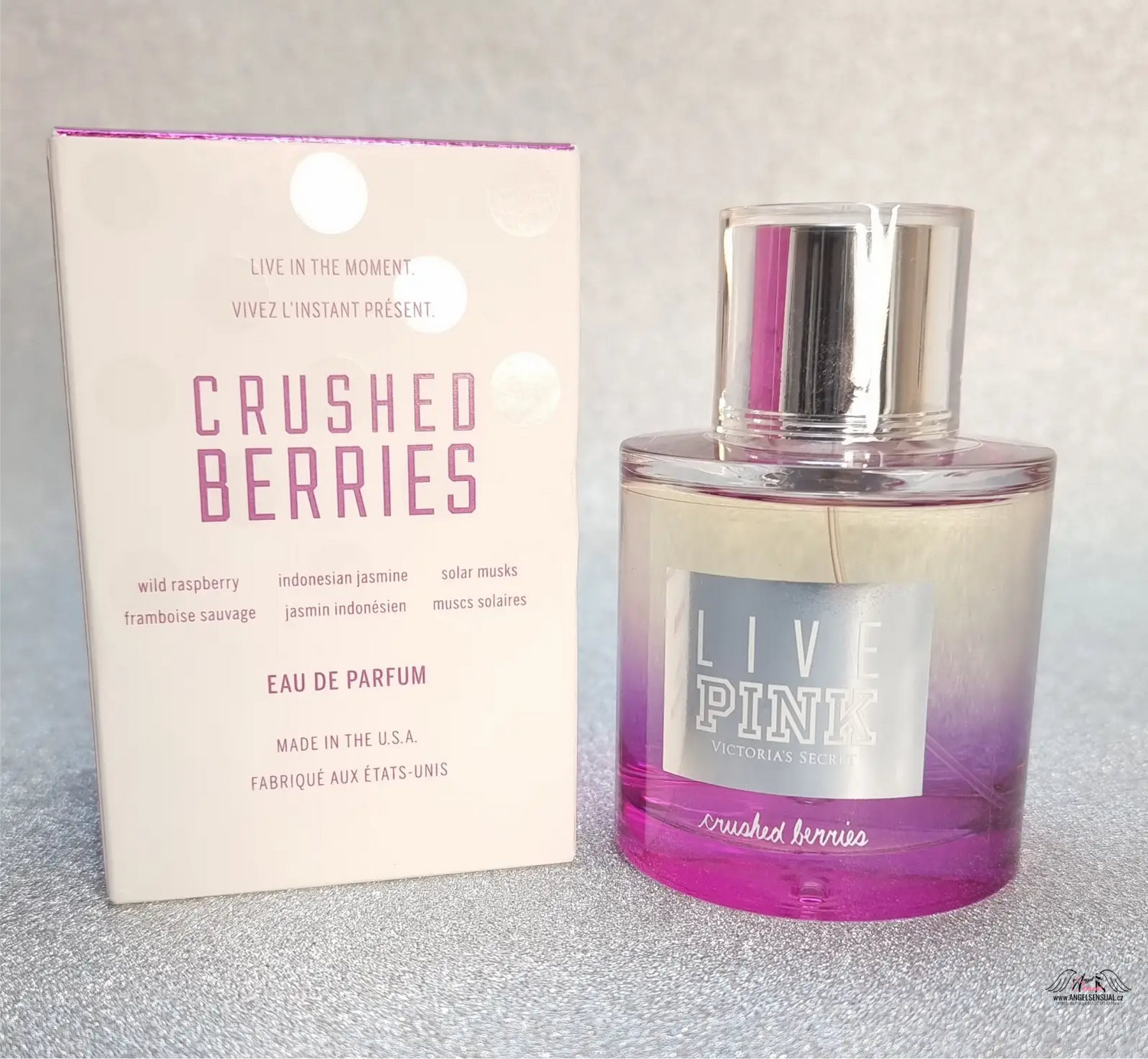 Obrázek Crushed Berries parfému a krabice s květinovou vůní a tóny lotosu