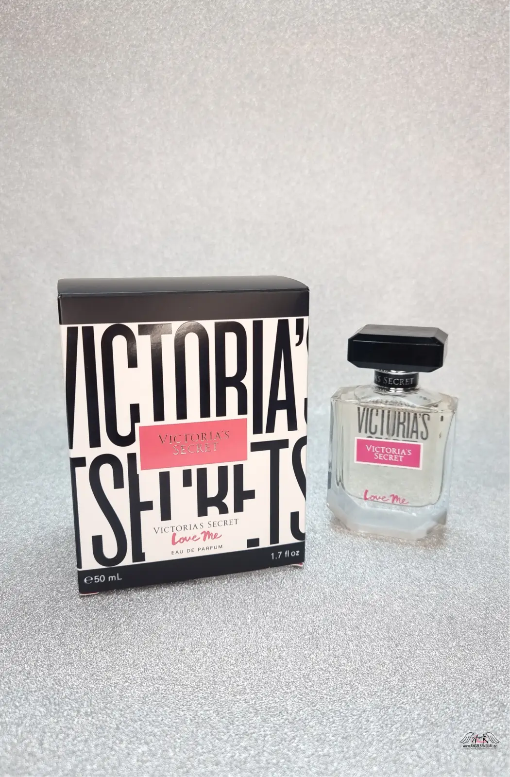 Victoria’s Secret Love Me parfém a krabička, orientální zahrady plné vůní