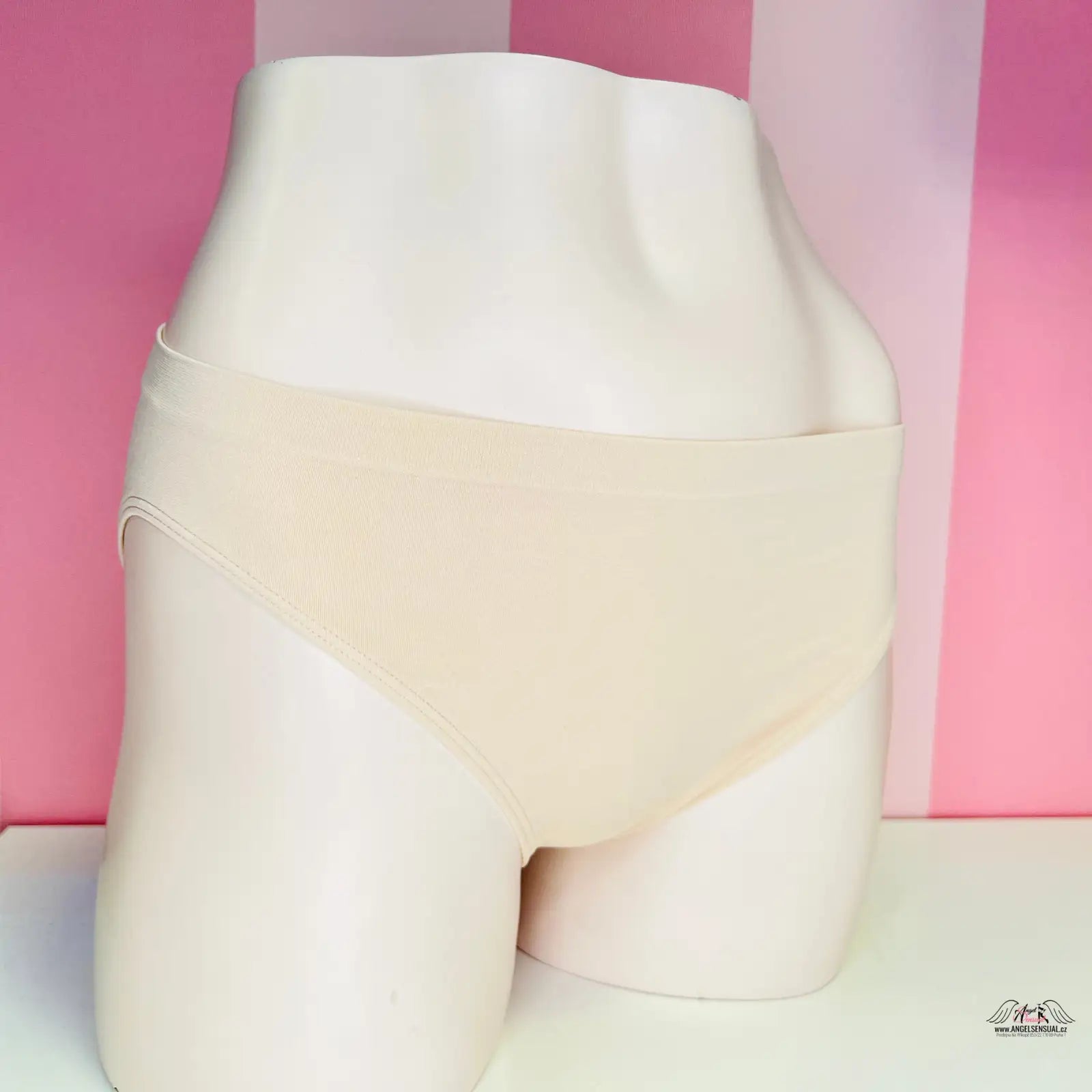 Beige seamless underwear from Victoria’s Secret, luxus a komfort v krémovém provedení