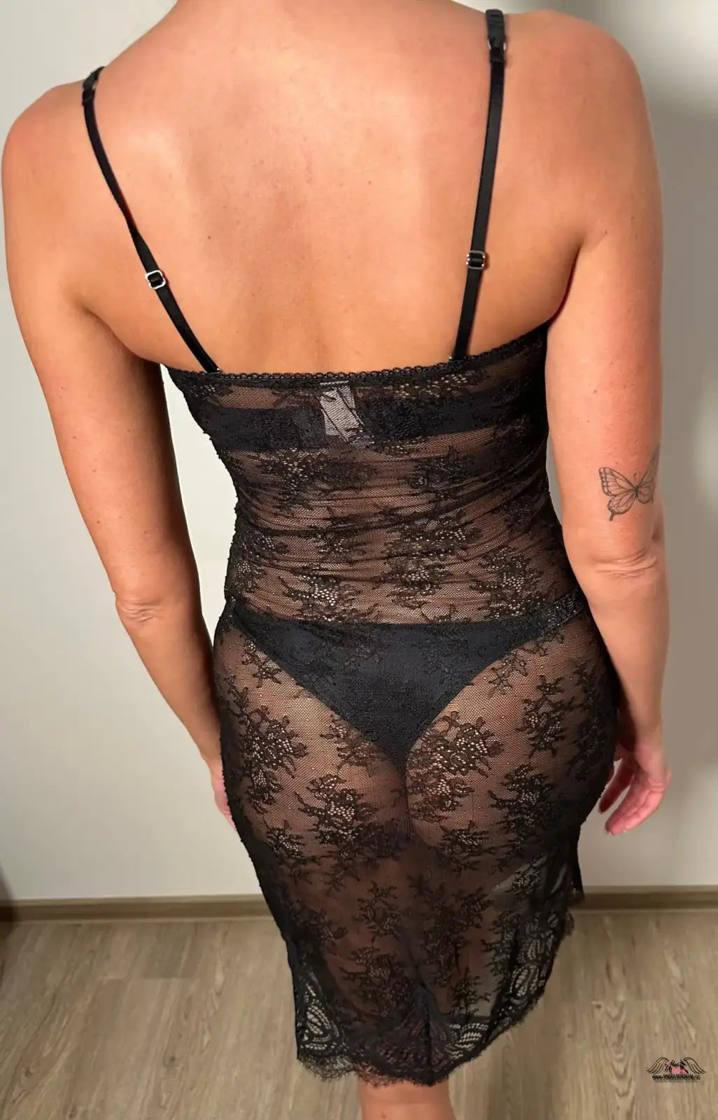 Luxusní černá košilka Victoria’s Secret s krajkovým přehozem, elegantní a smyslná