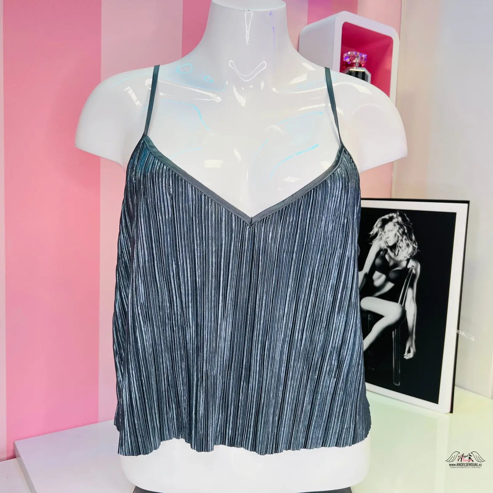 Šedý nařasený lesklý top s nastavitelnými ramínky v kolekci Victoria’s Secret