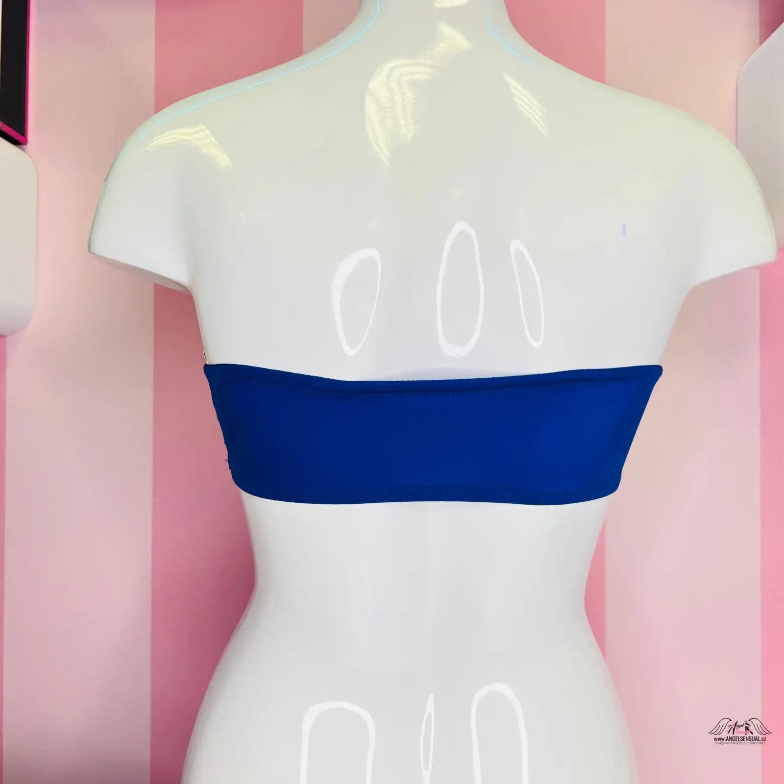 Manne s modrým páskem na horním dílu plavek Victoria’s Secret s elegantním řasením uprostřed