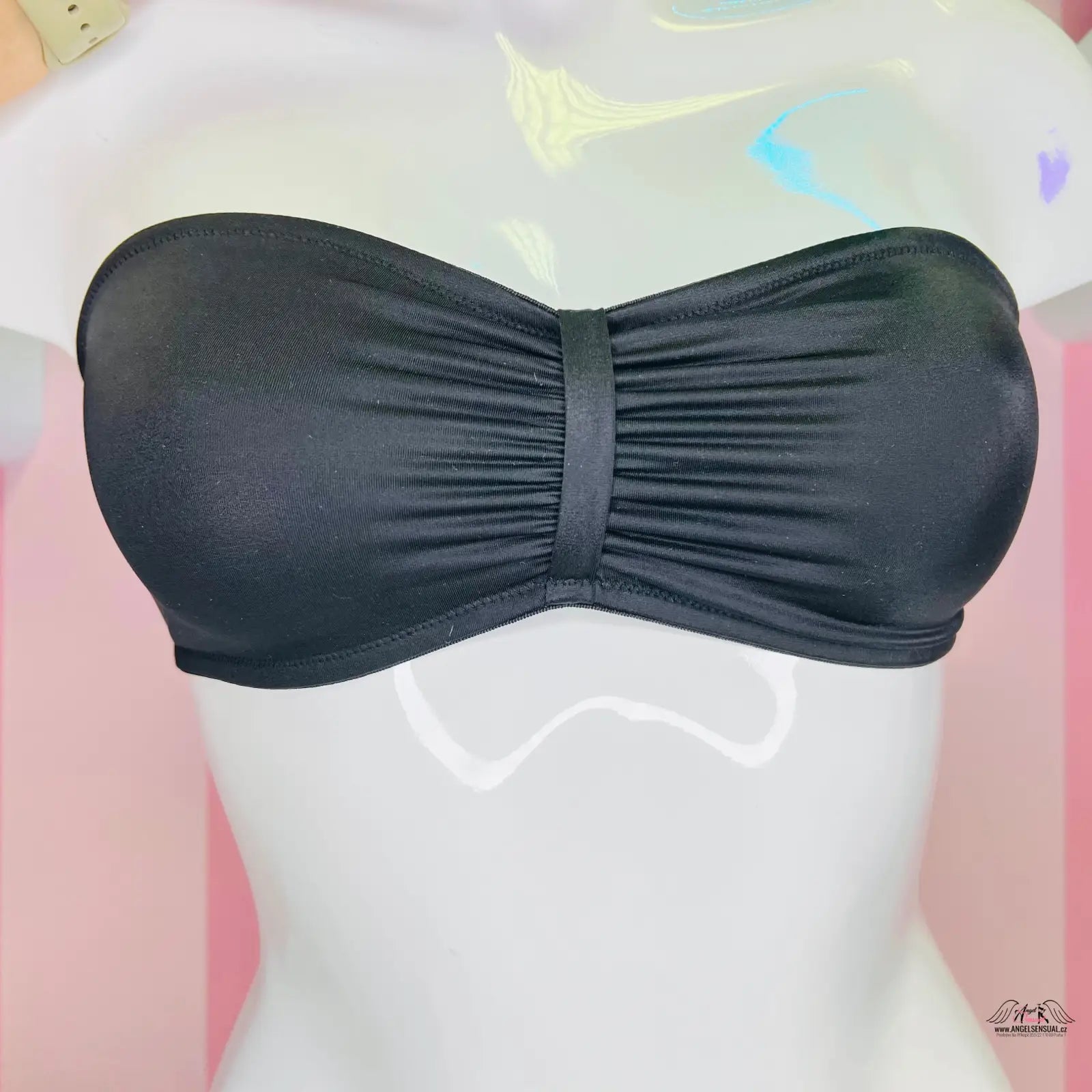Black horní díl plavek Victoria’s Secret s elegantním řasením uprostřed a lichotivým vzhledem