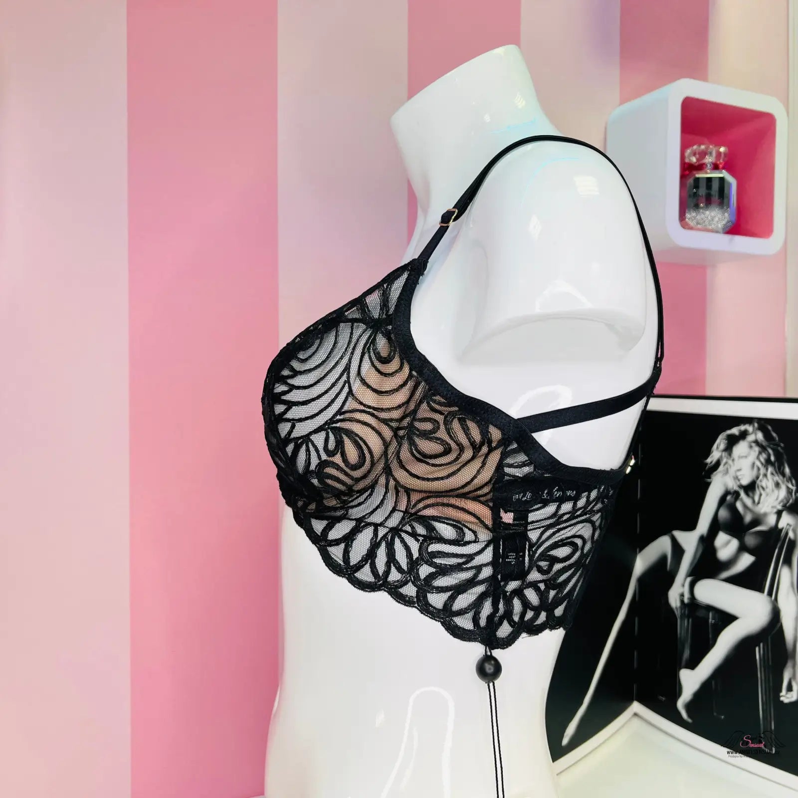 Black lace podprsenka love and lemons s vroubkovanými okraji a květinovým vzorem