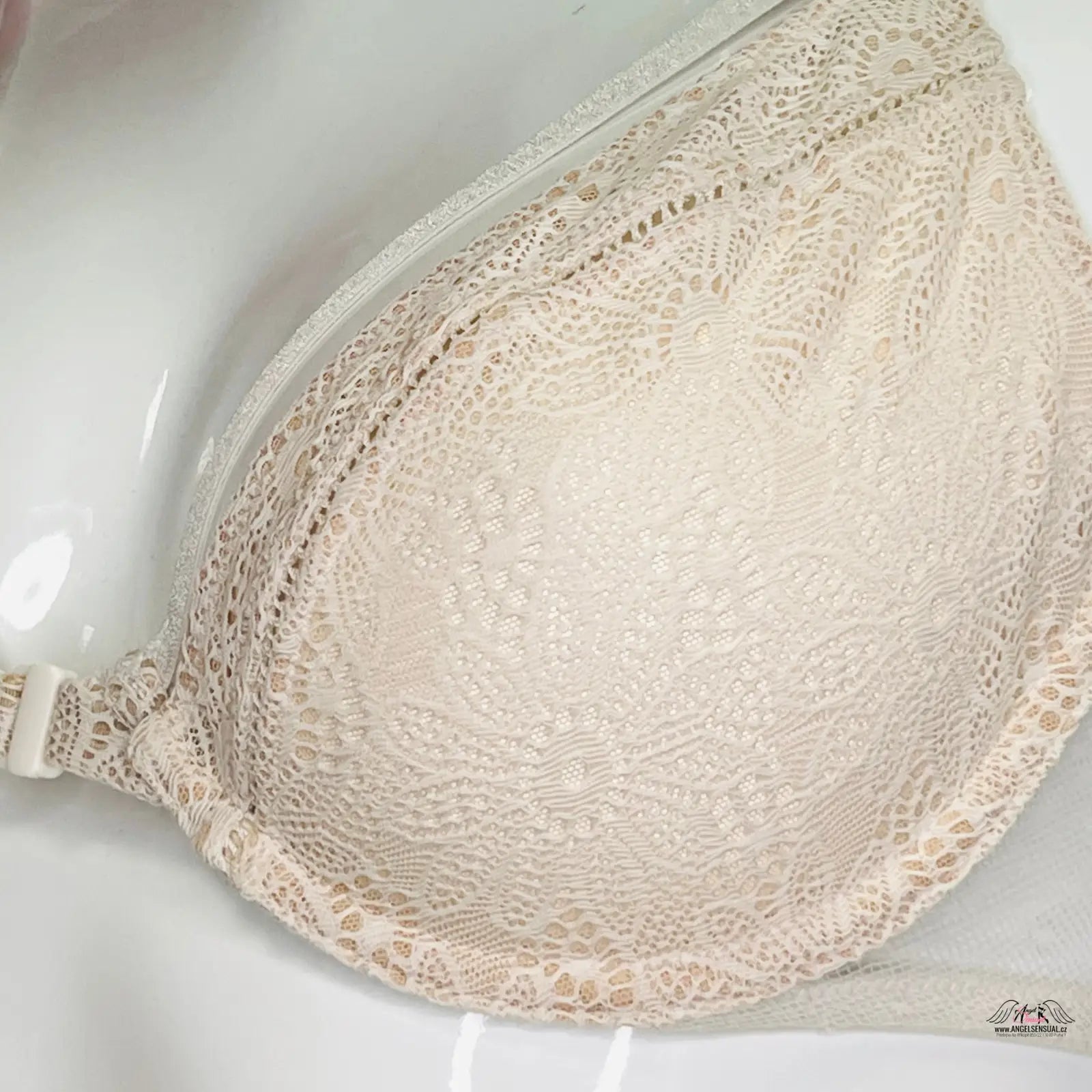 Victoria’s Secret podprsenka unlined demi s krajkovým květinovým vzorem, velmi sexy