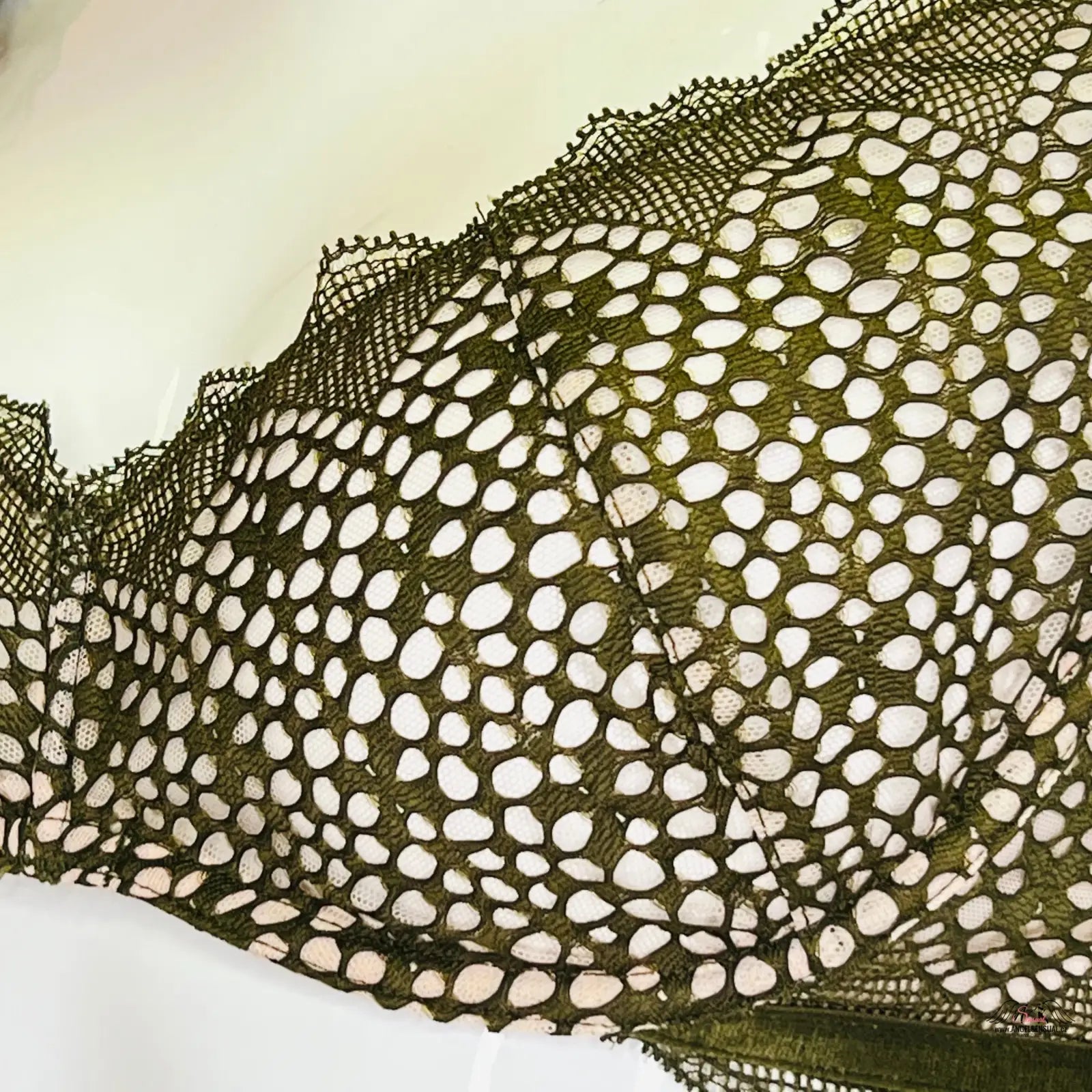 Krajková podprsenka Victoria’s Secret s zeleným šálem s bílými body