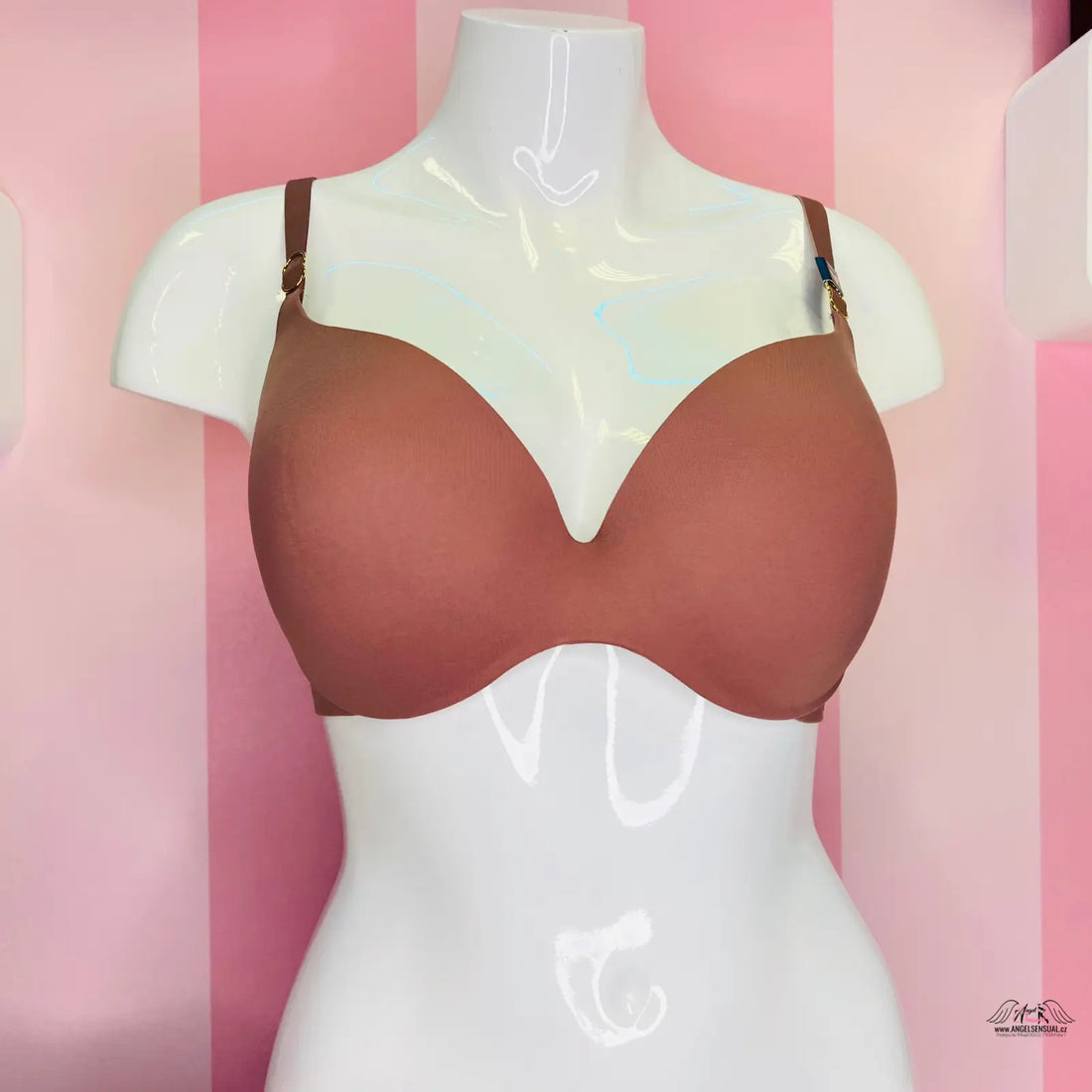 Hnědá angel sensual podprsenka s nastavitelnými ramínky na bílém manekýnu